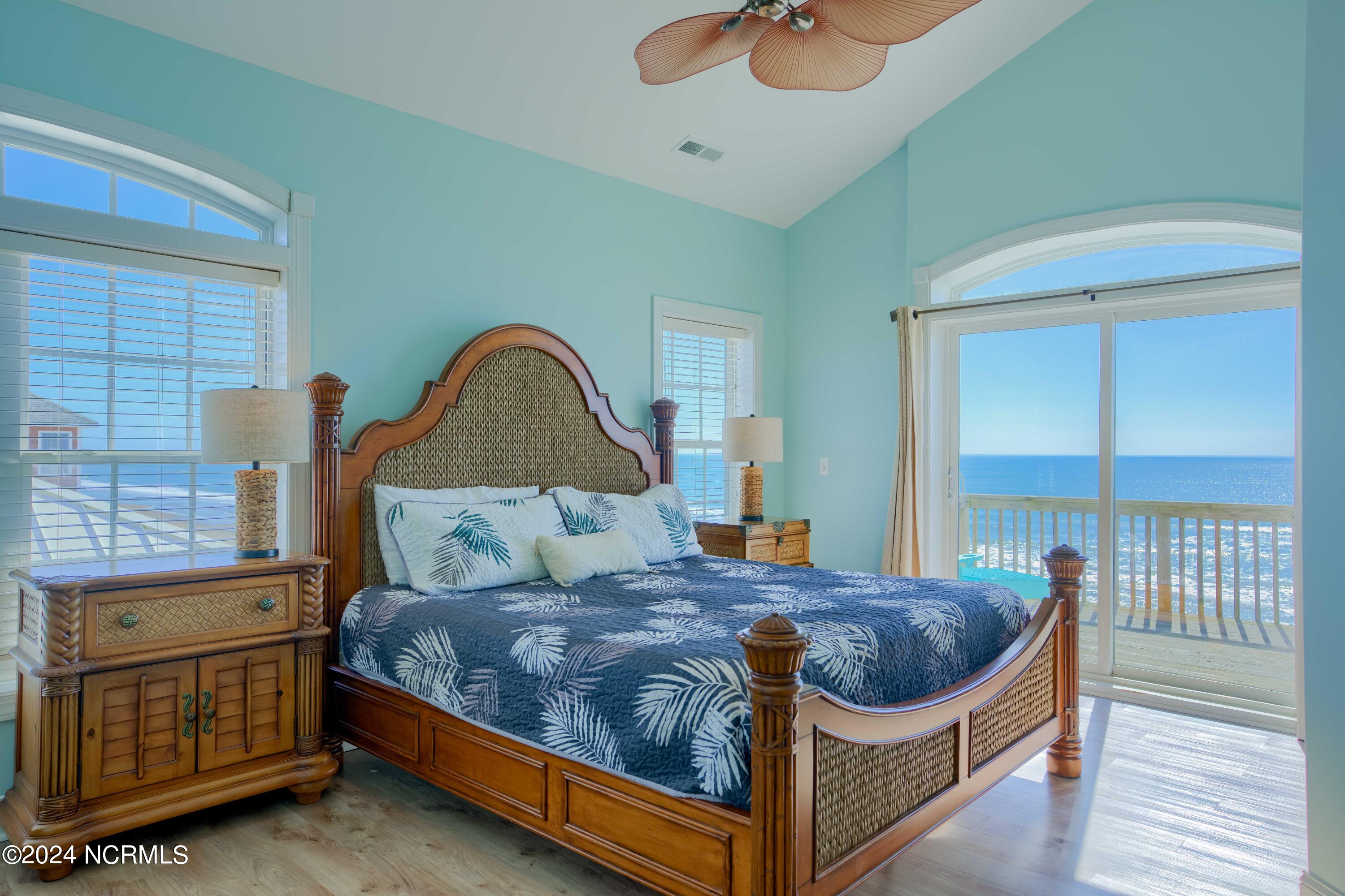 4464/4462 Island Drive