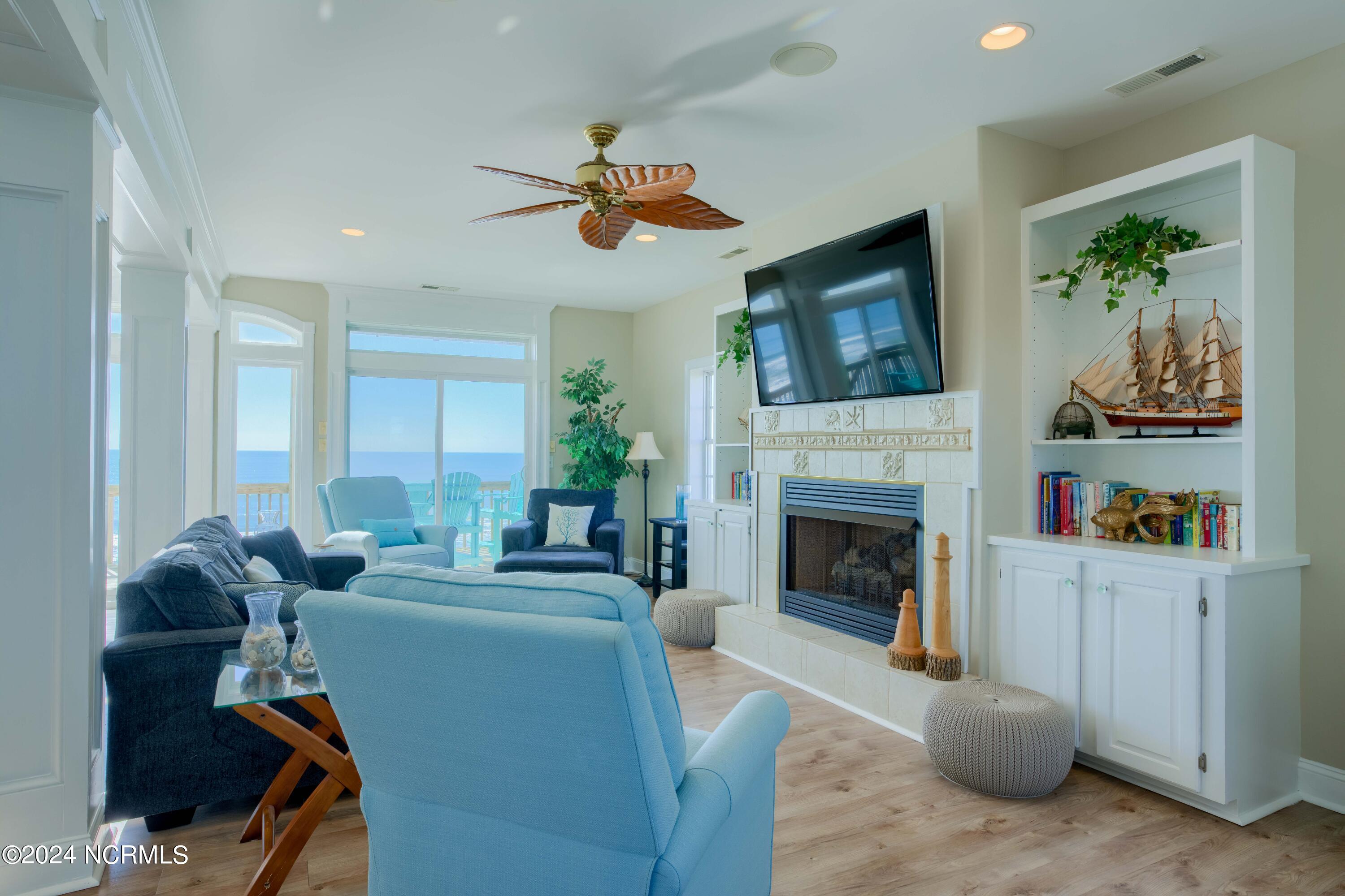 4464/4462 Island Drive