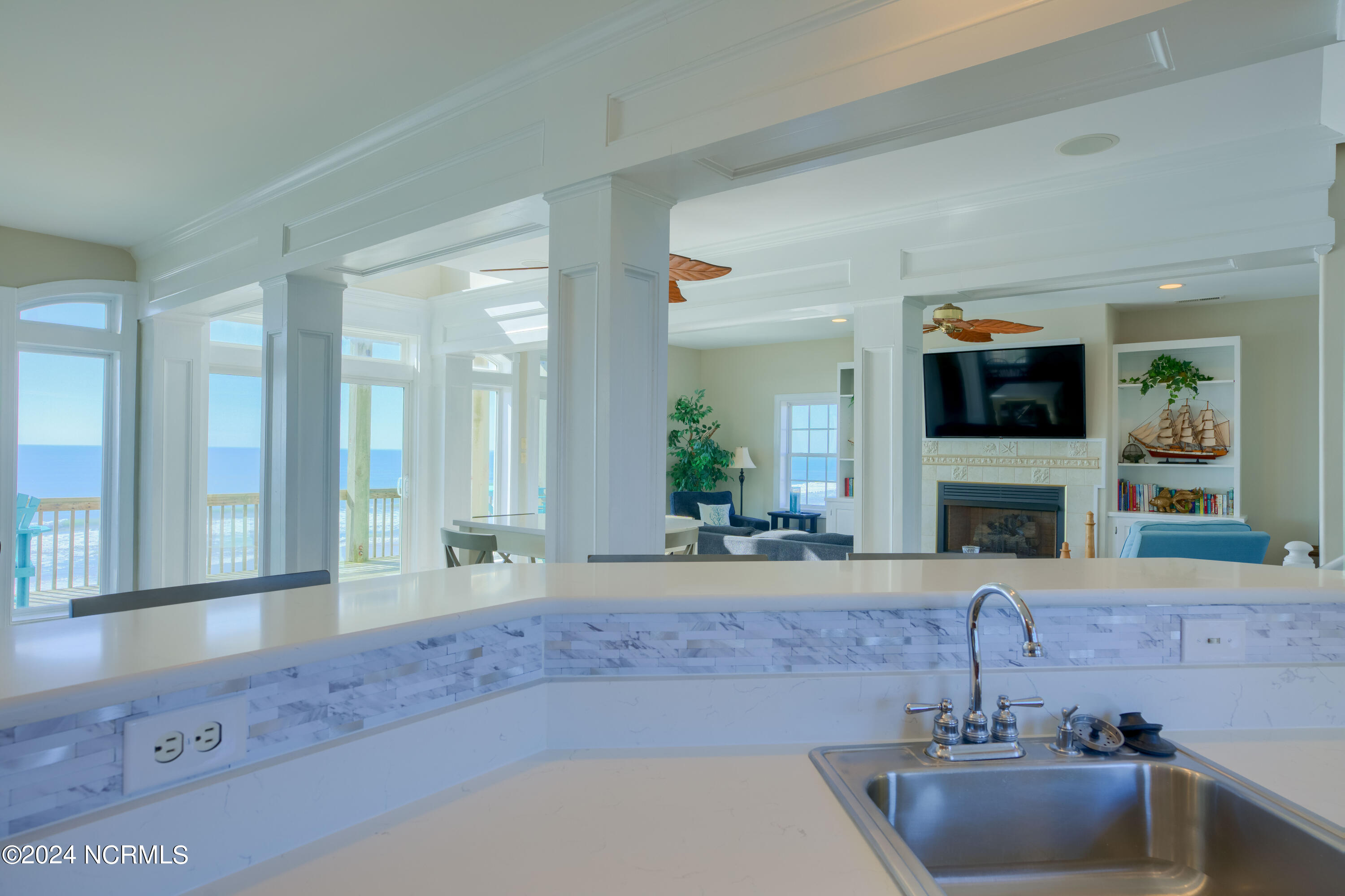 4464/4462 Island Drive