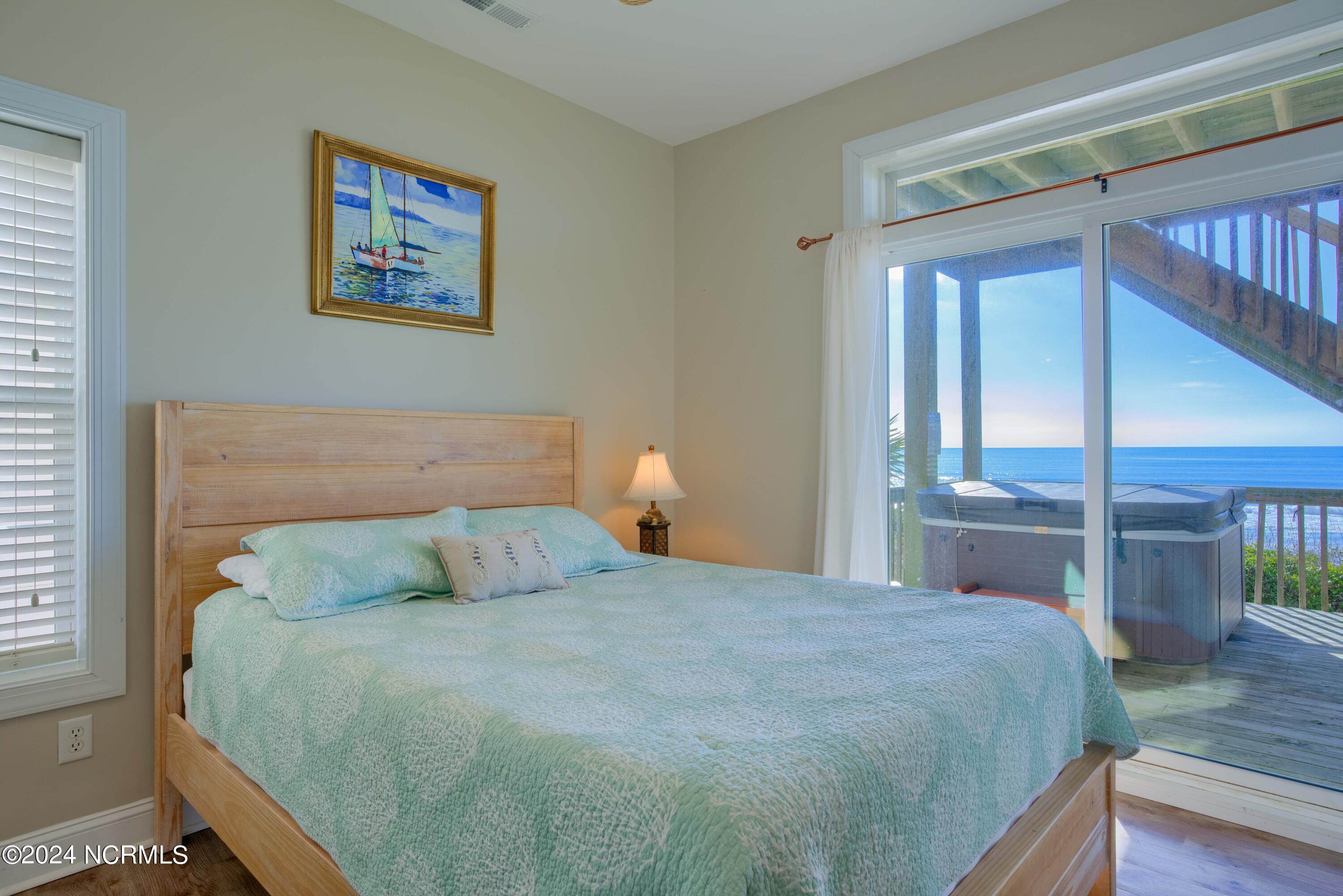 4464/4462 Island Drive