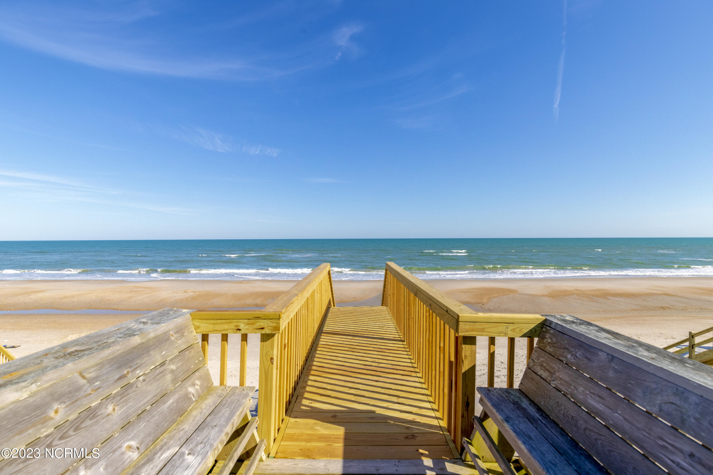 4464/4462 Island Drive