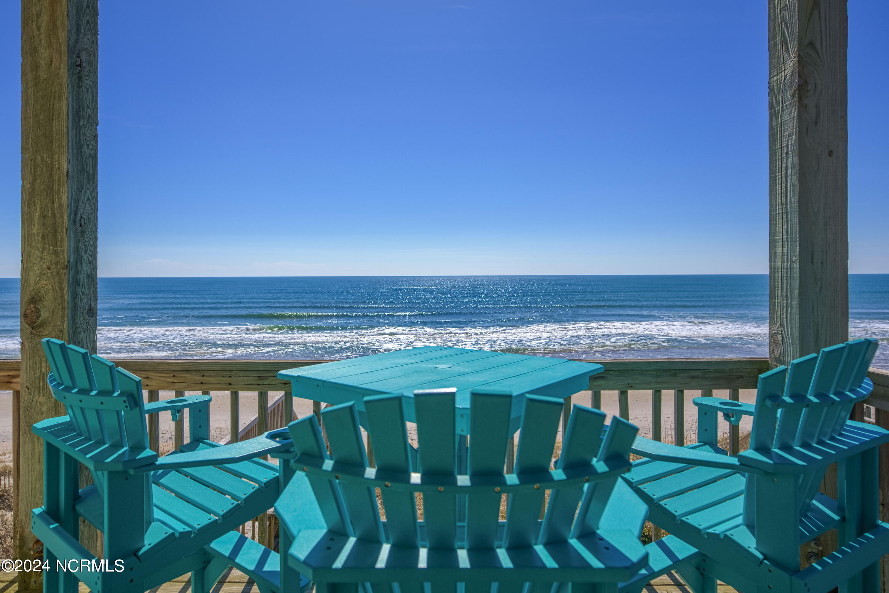 4464/4462 Island Drive