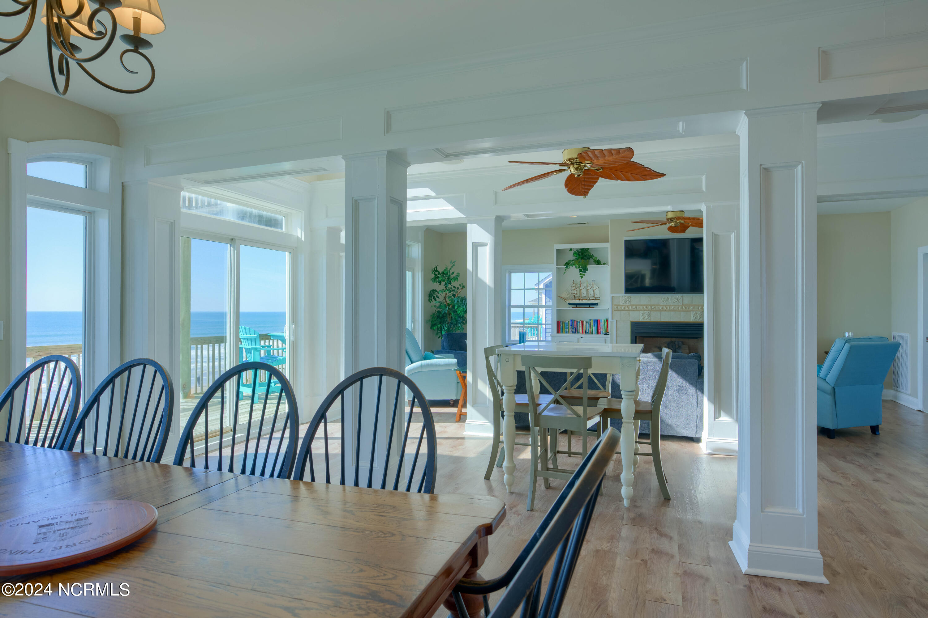 4464/4462 Island Drive