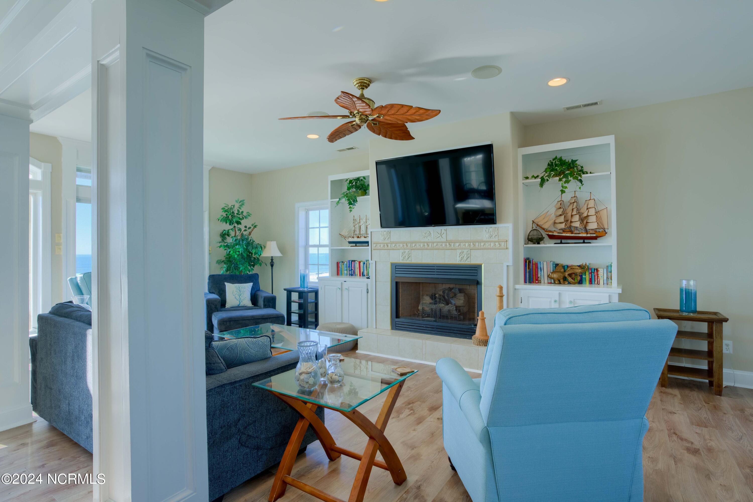 4464/4462 Island Drive