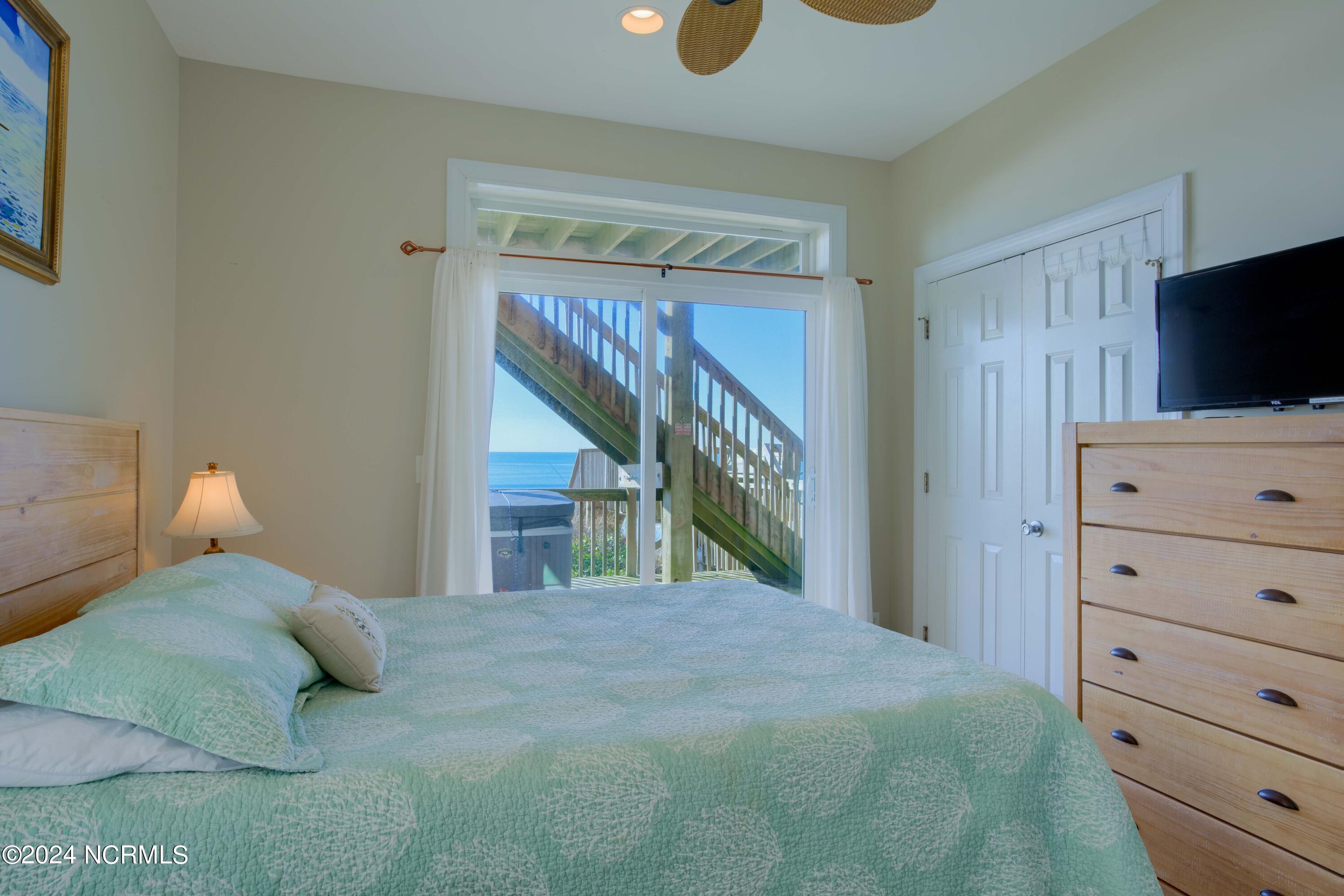 4464/4462 Island Drive