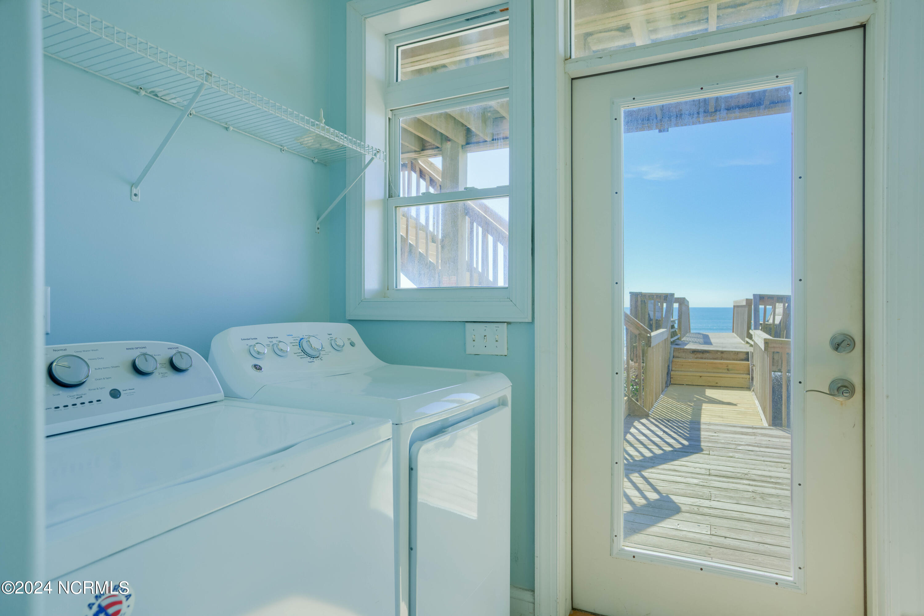 4464/4462 Island Drive