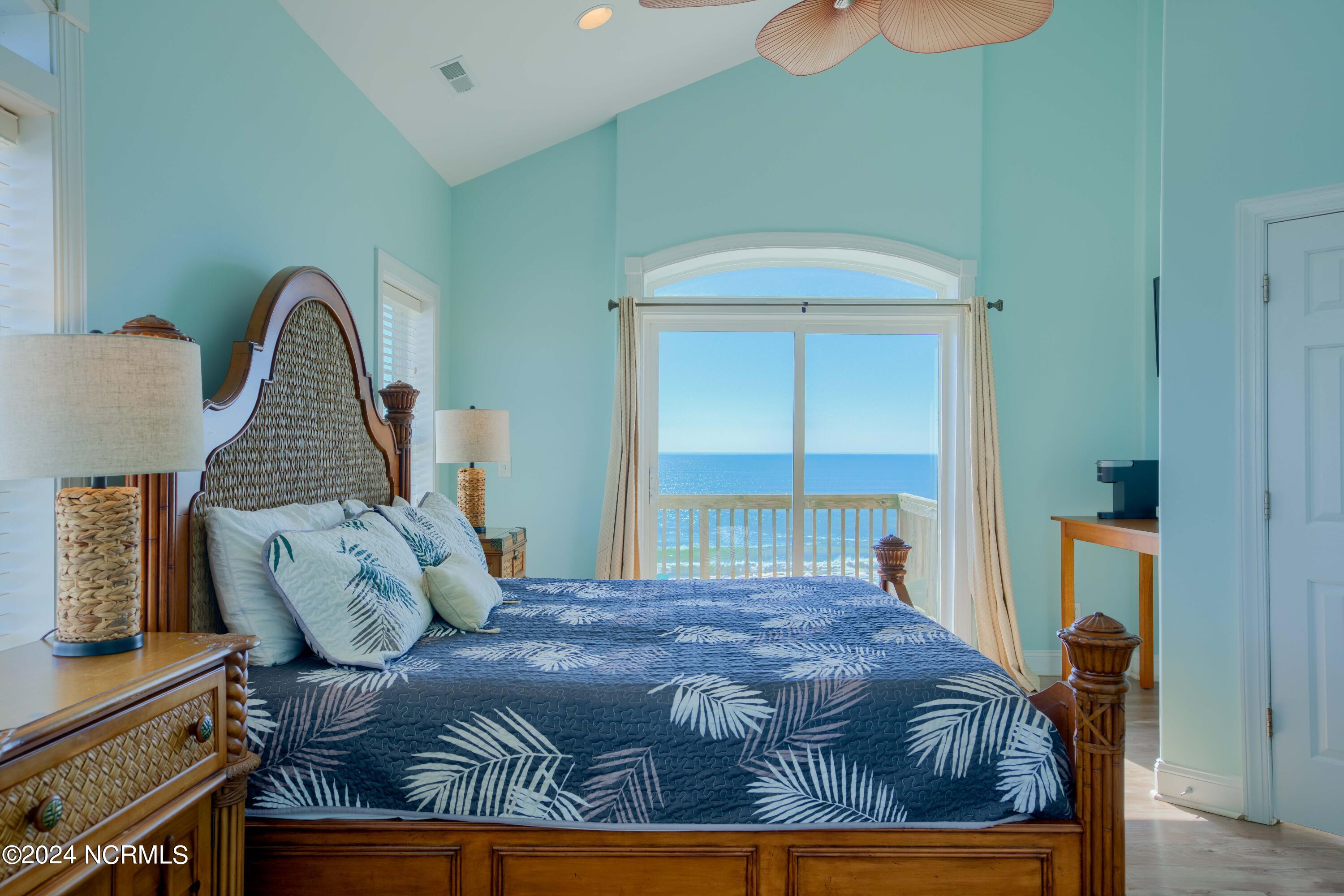 4464/4462 Island Drive