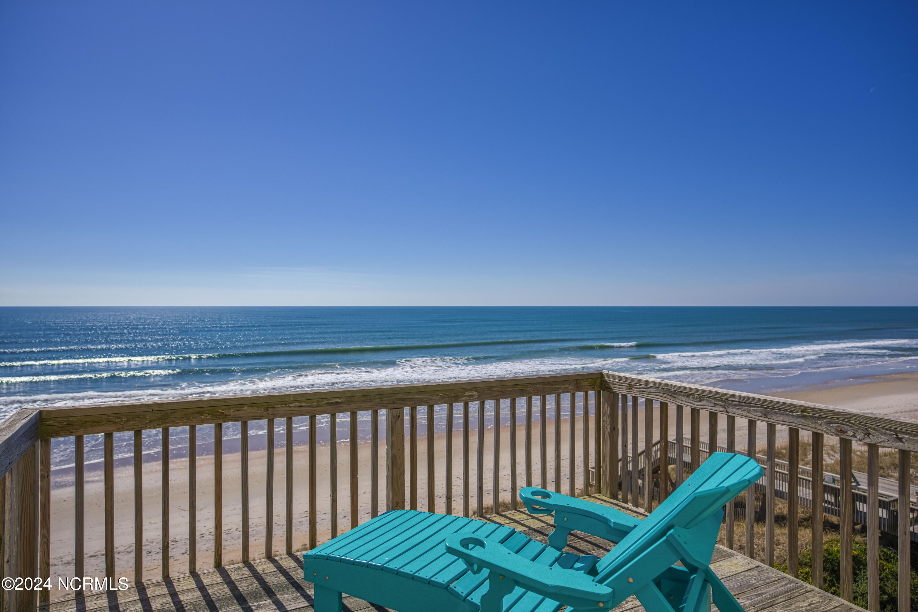 4464/4462 Island Drive