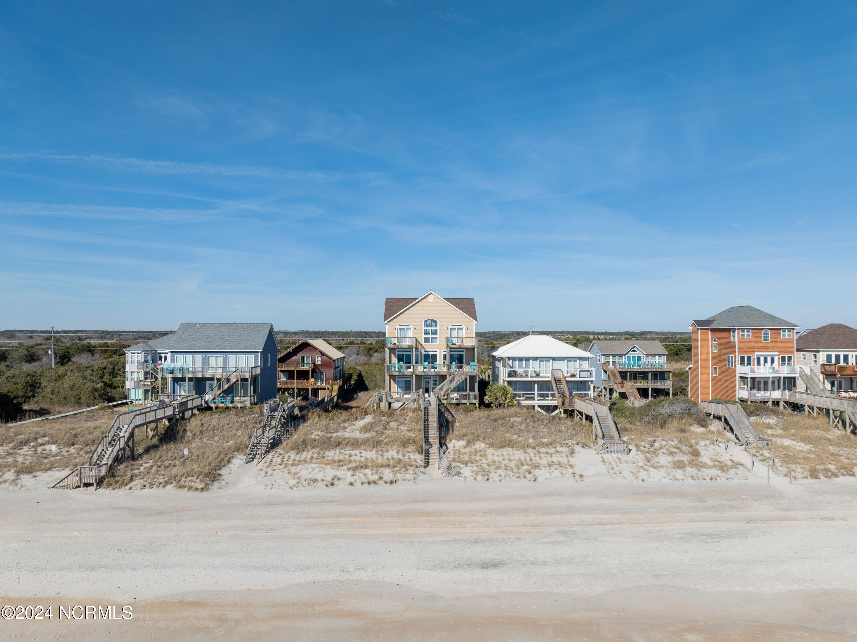 4464/4462 Island Drive