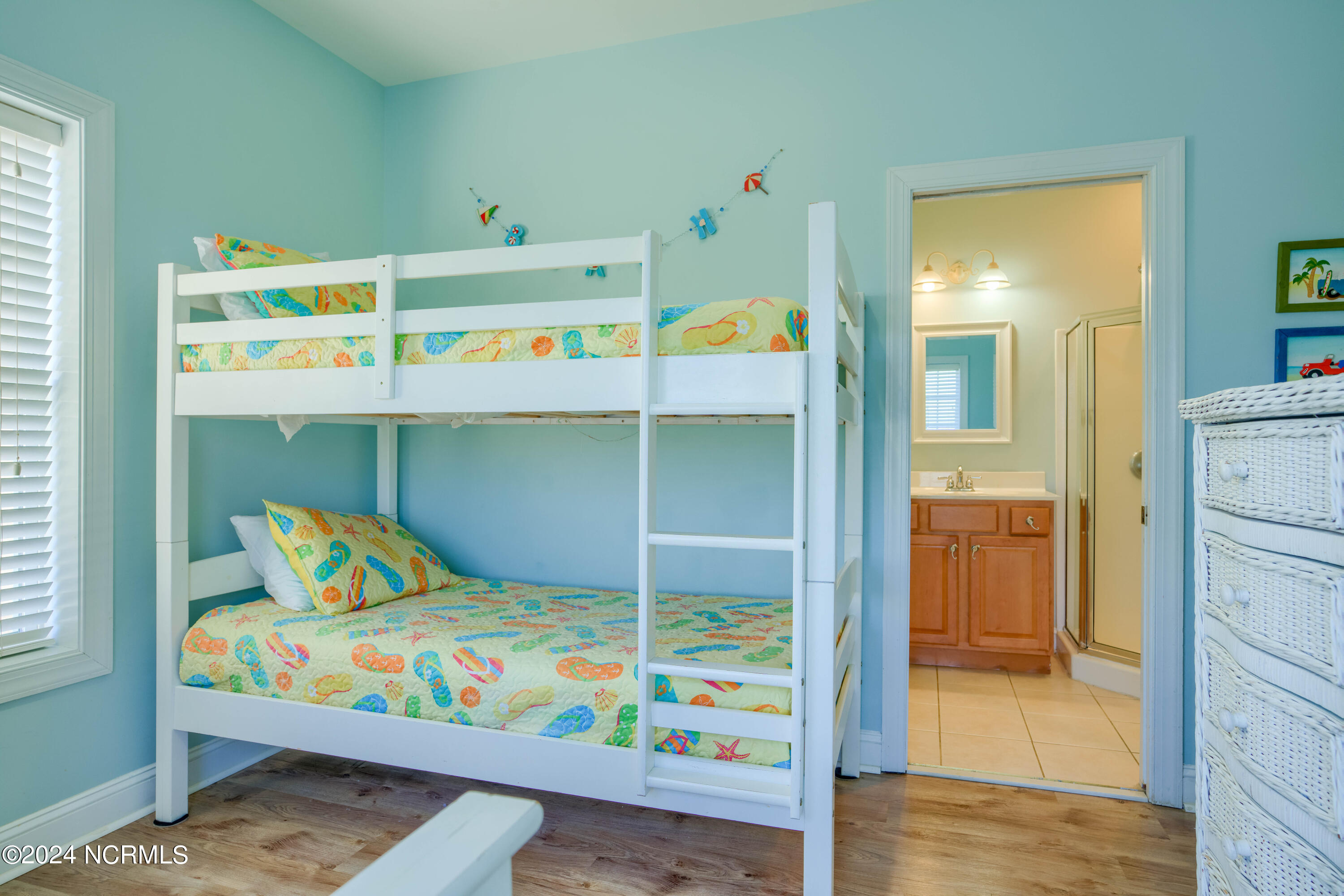 4464/4462 Island Drive