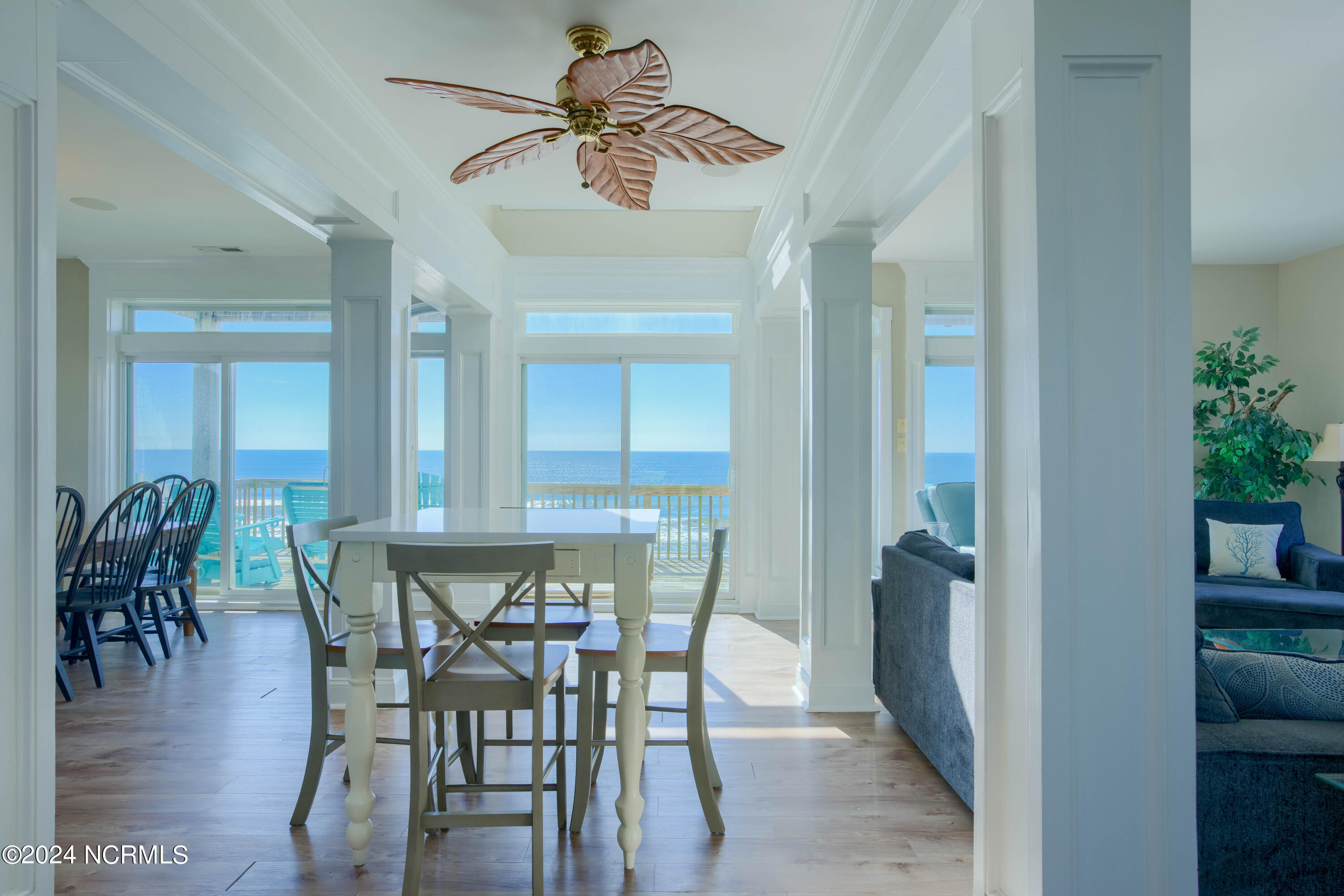 4464/4462 Island Drive