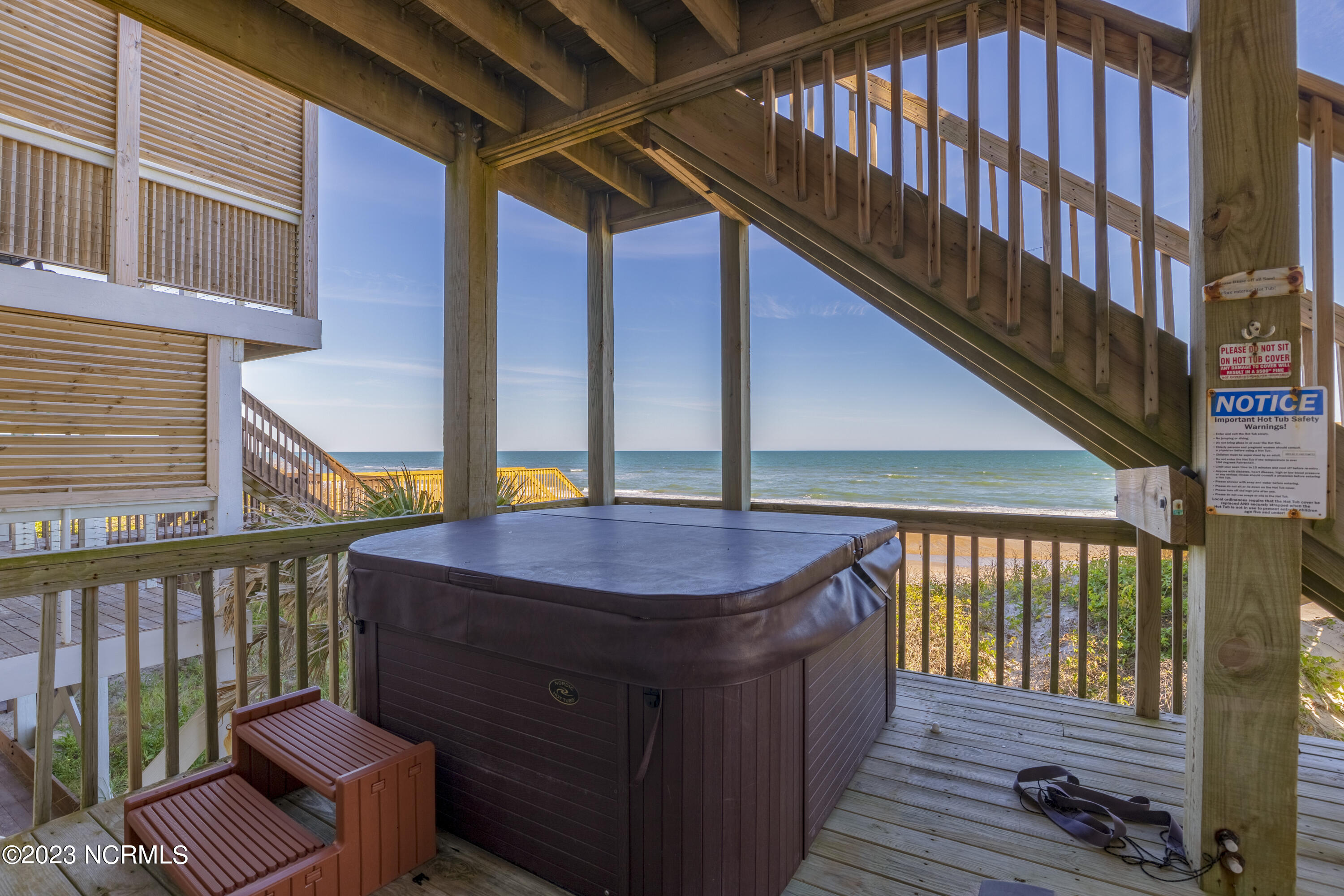 4464/4462 Island Drive