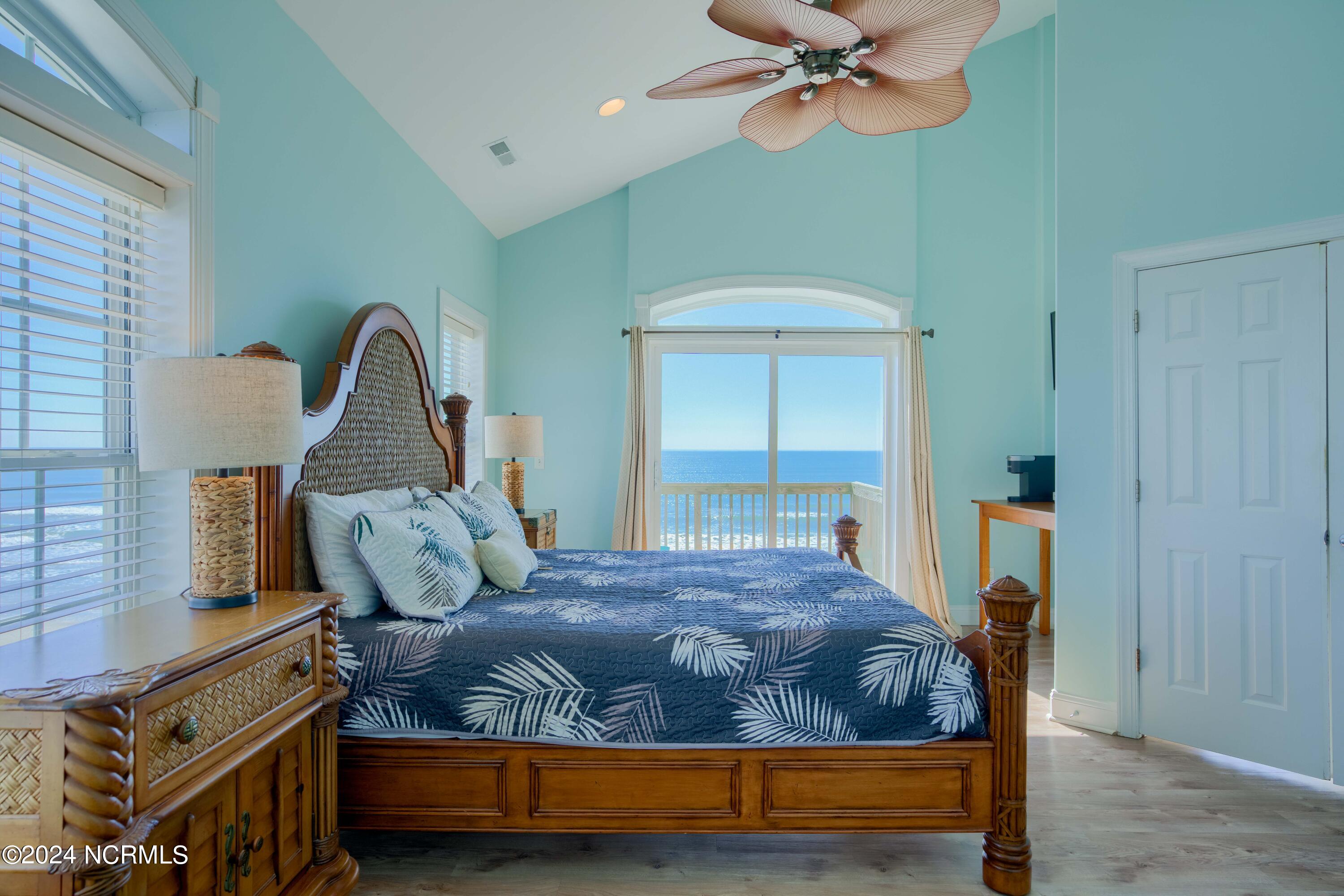 4464/4462 Island Drive