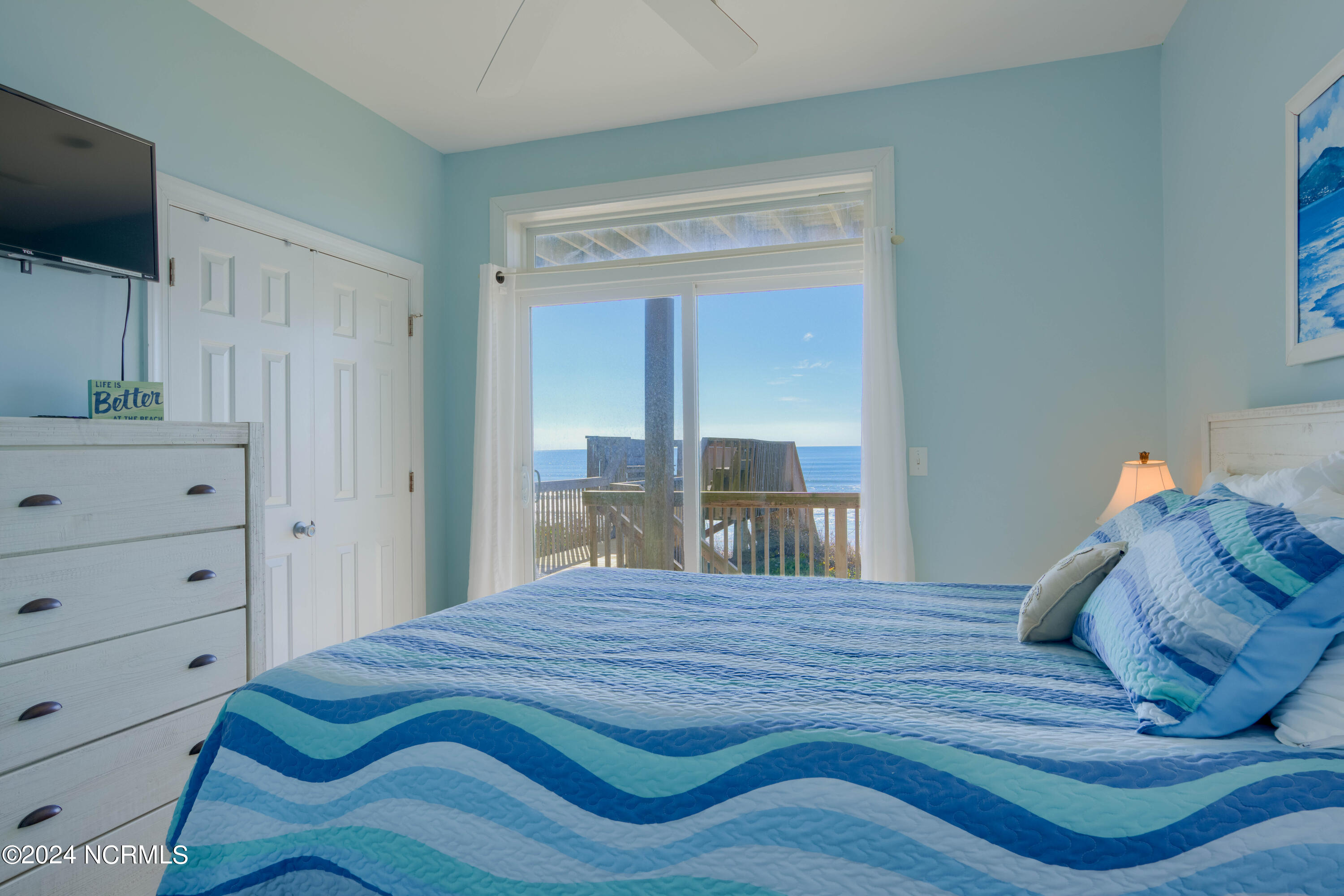 4464/4462 Island Drive