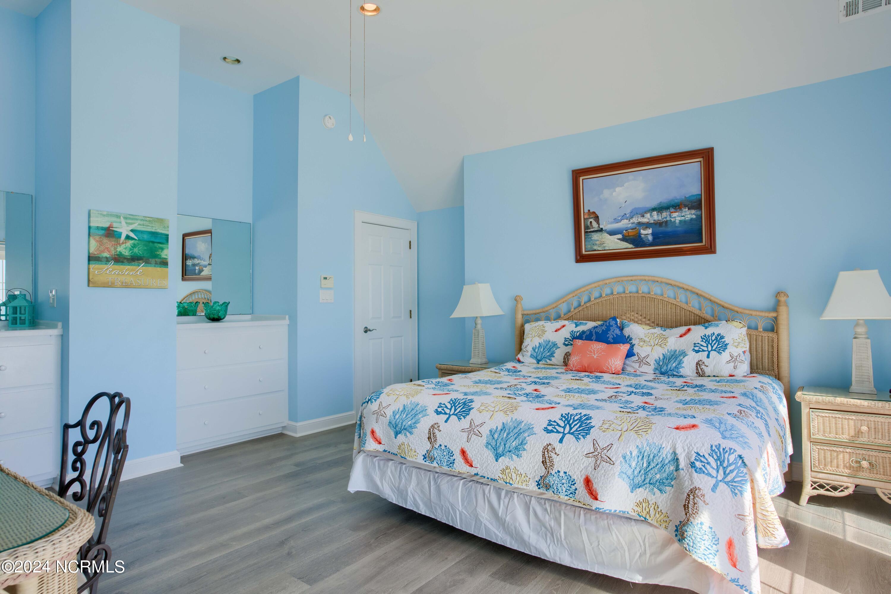 4192-4194 Island Drive