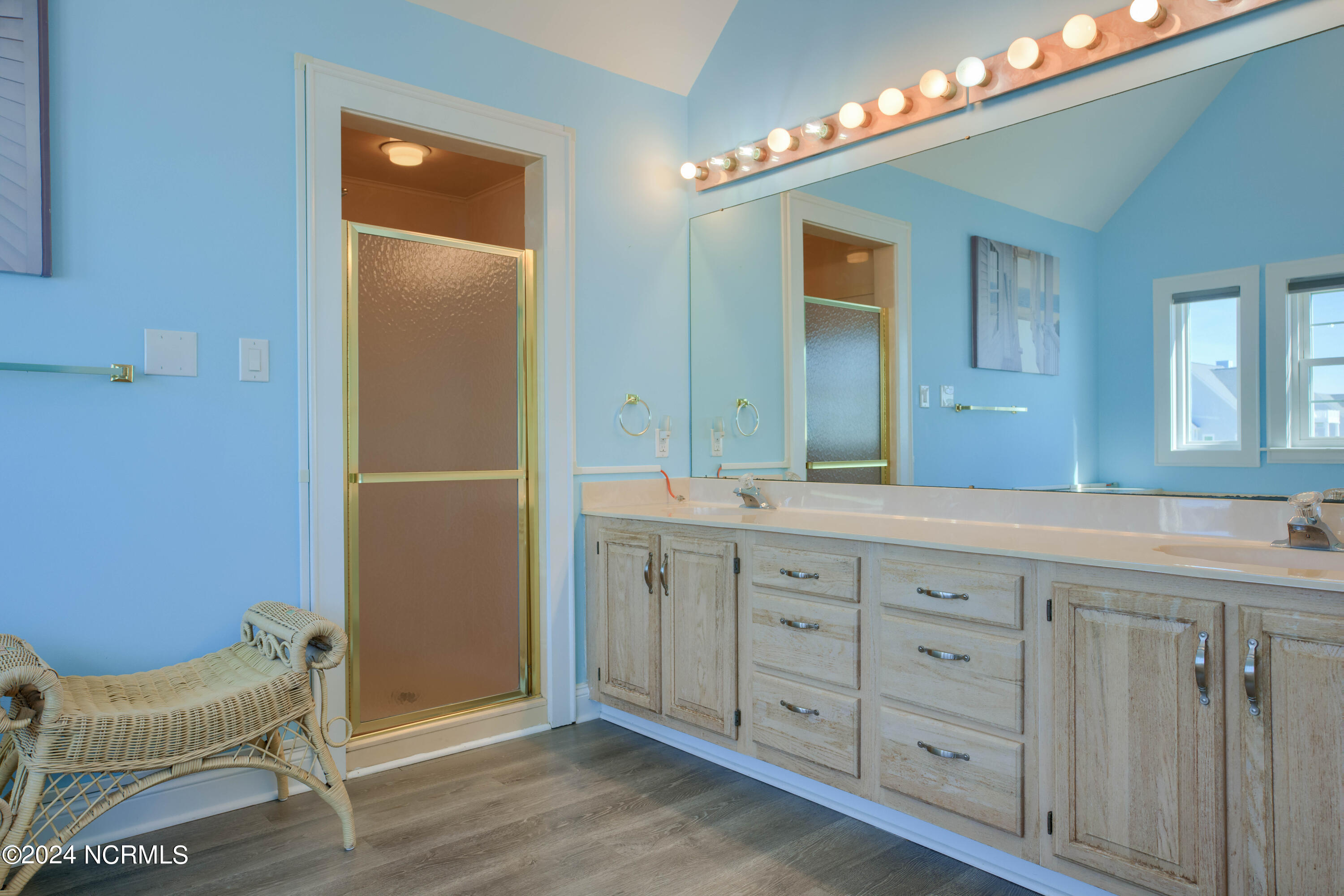 4192-4194 Island Drive