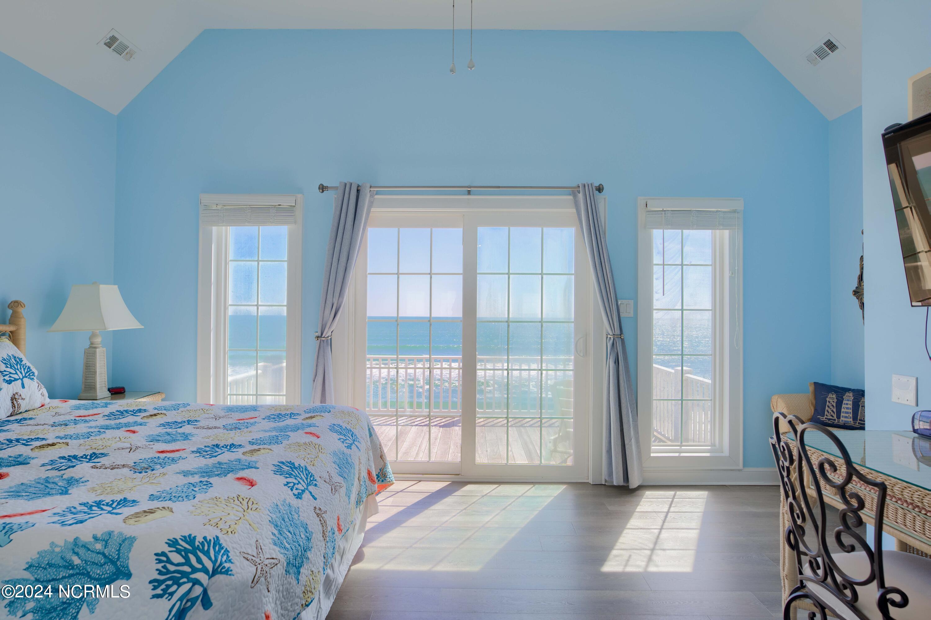 4192-4194 Island Drive