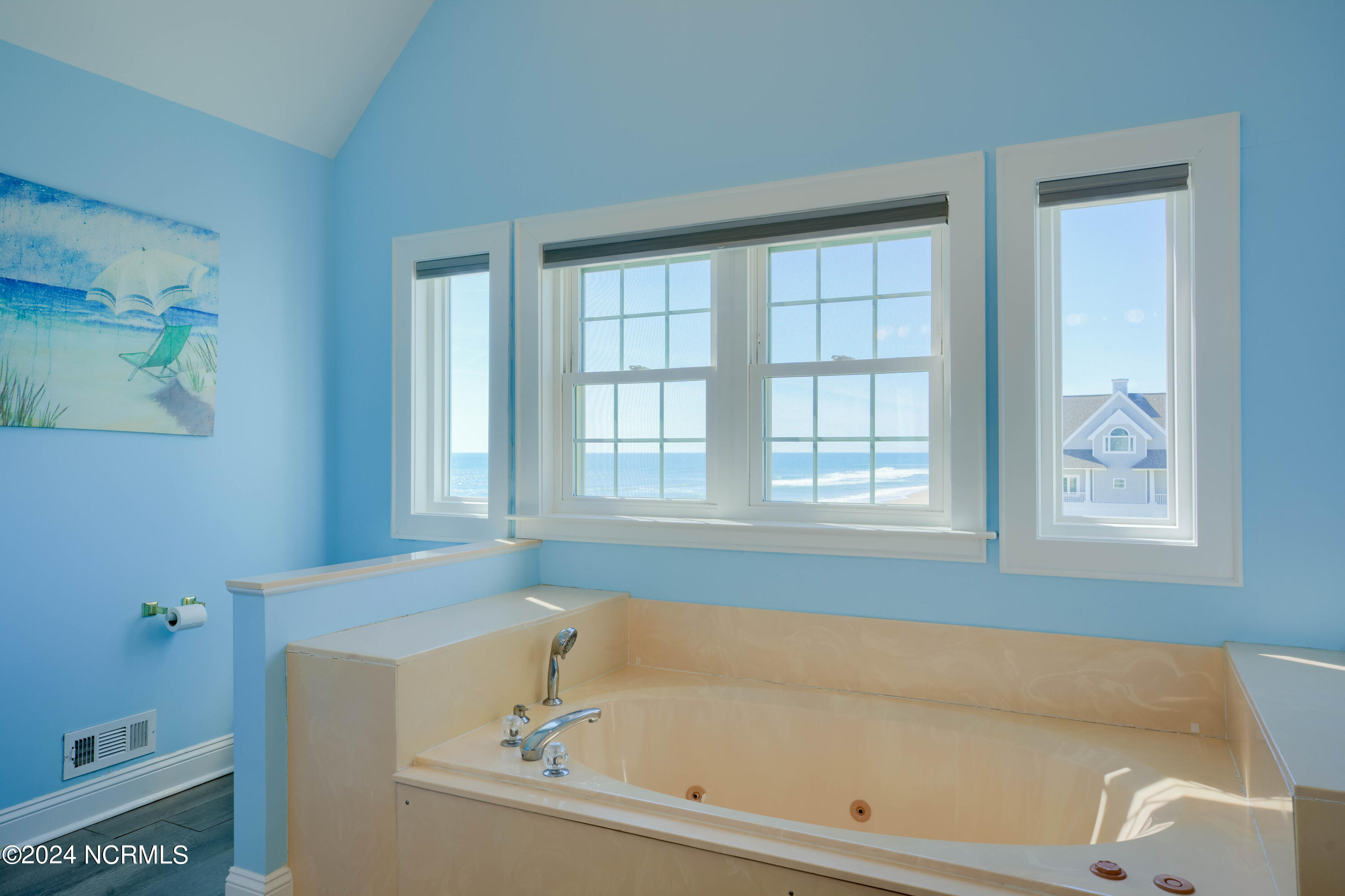 4192-4194 Island Drive