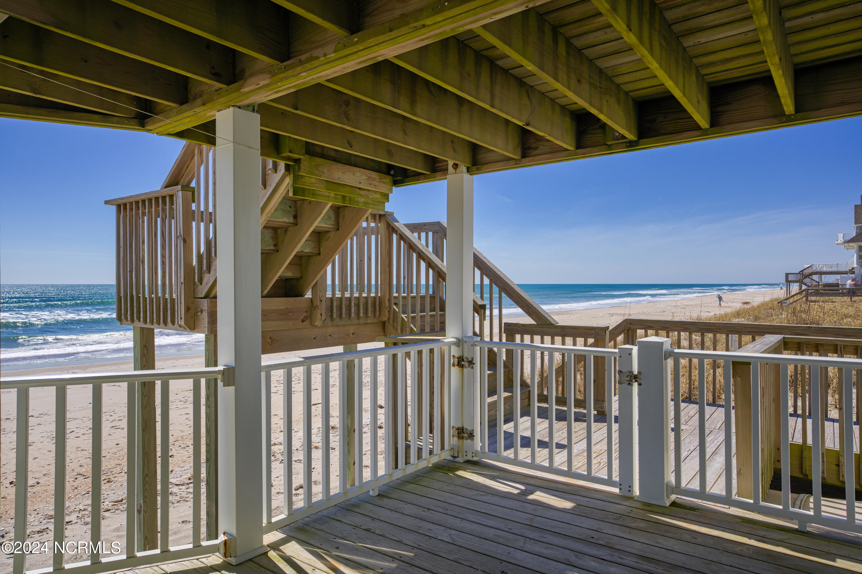 4192-4194 Island Drive