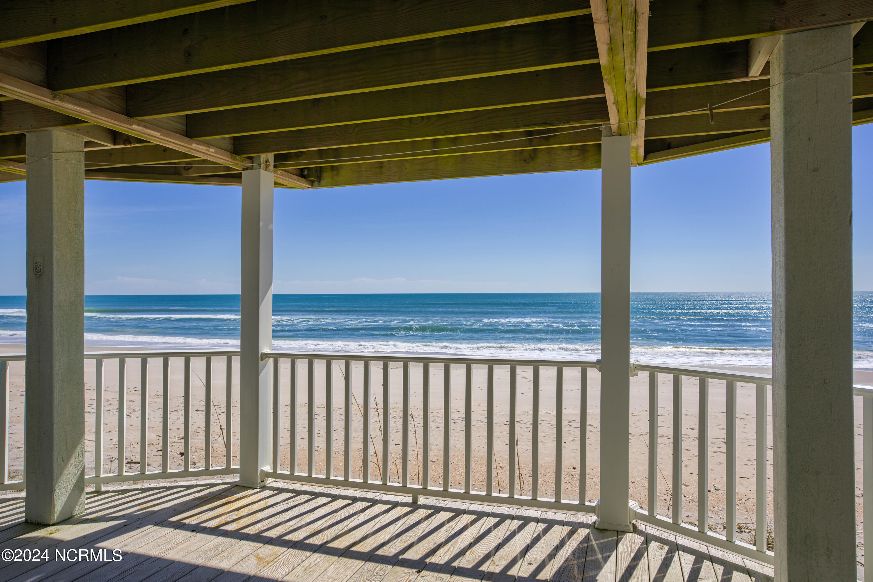 4192-4194 Island Drive