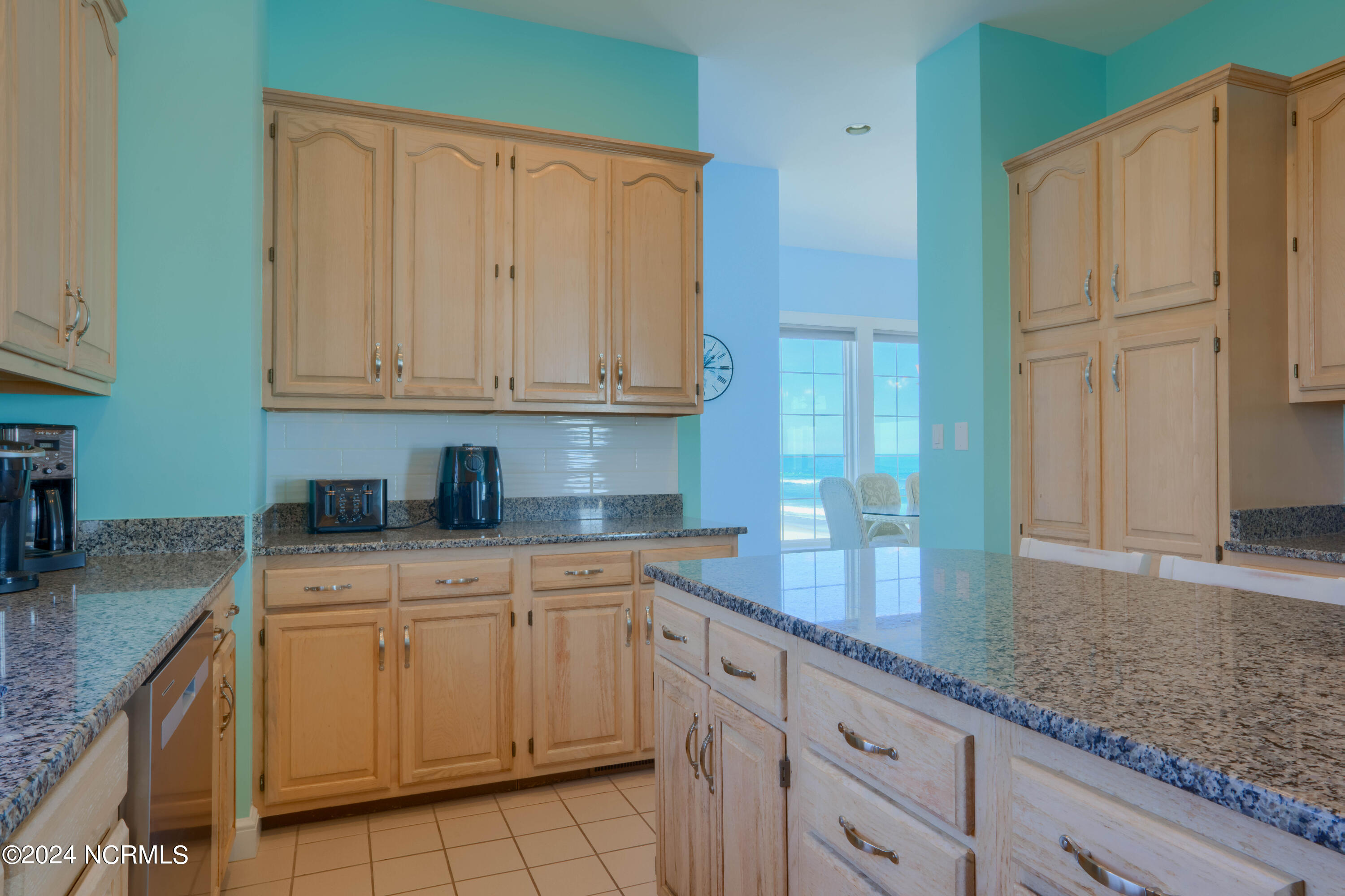 4192-4194 Island Drive