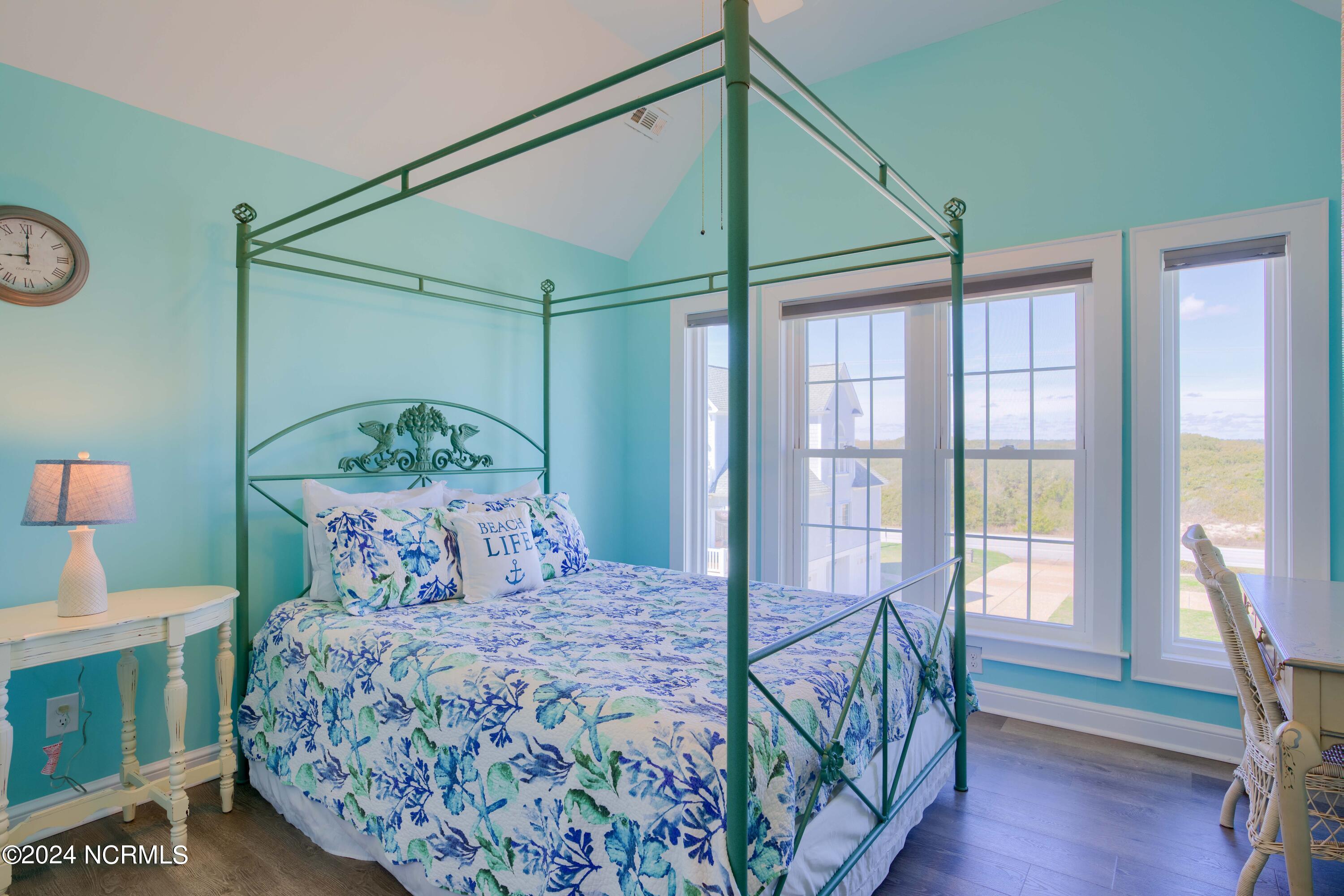 4192-4194 Island Drive