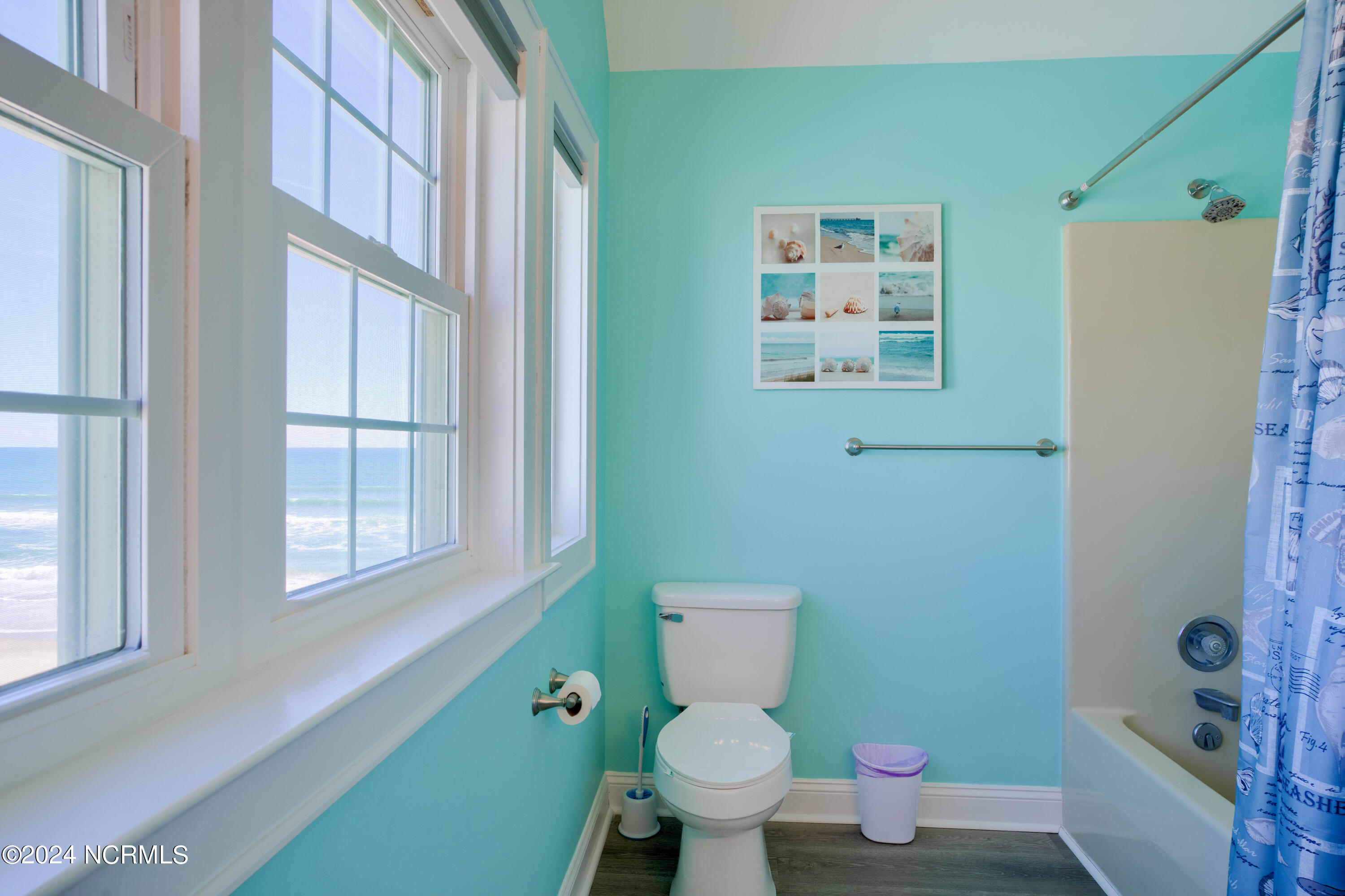 4192-4194 Island Drive