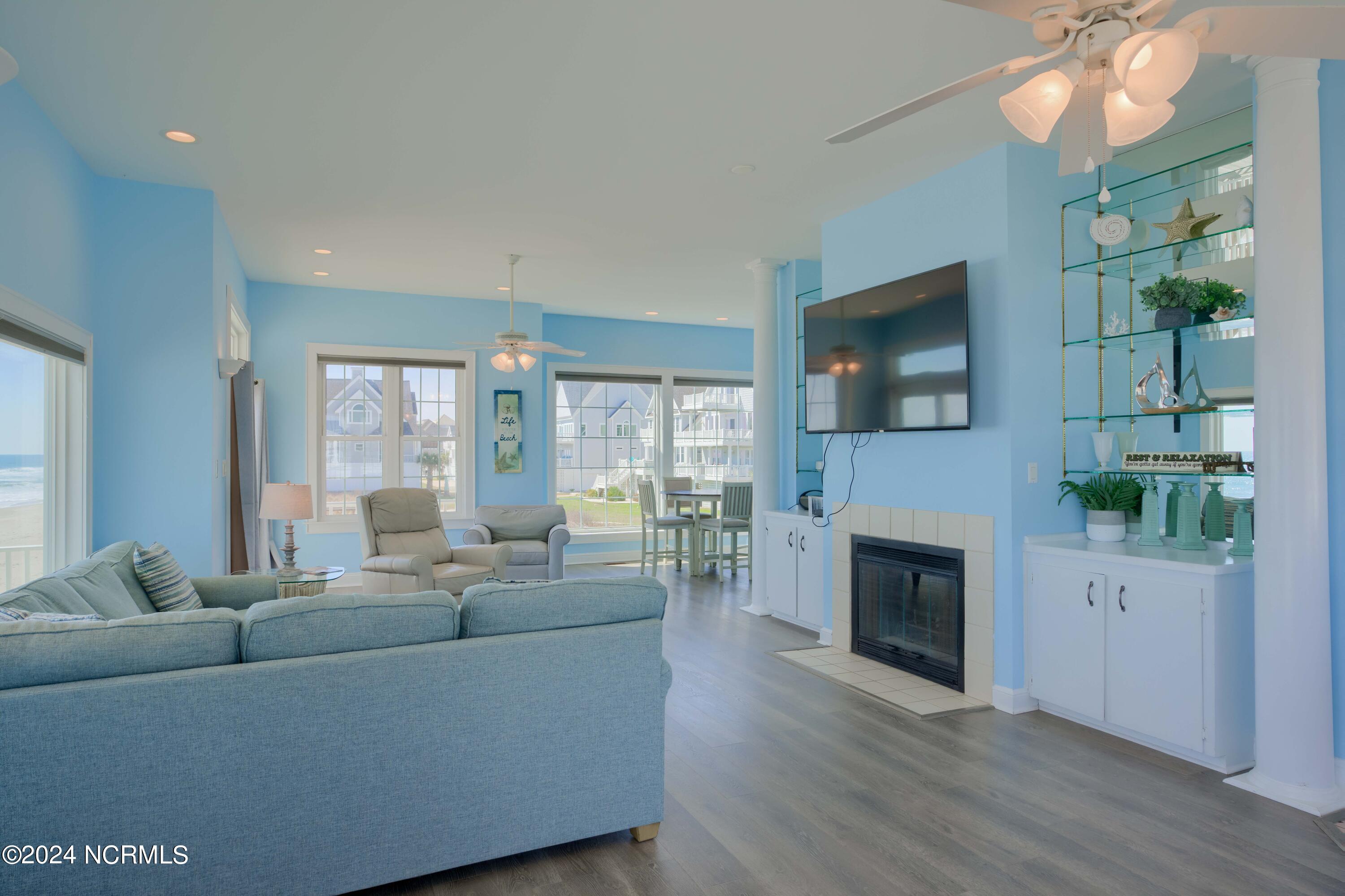 4192-4194 Island Drive