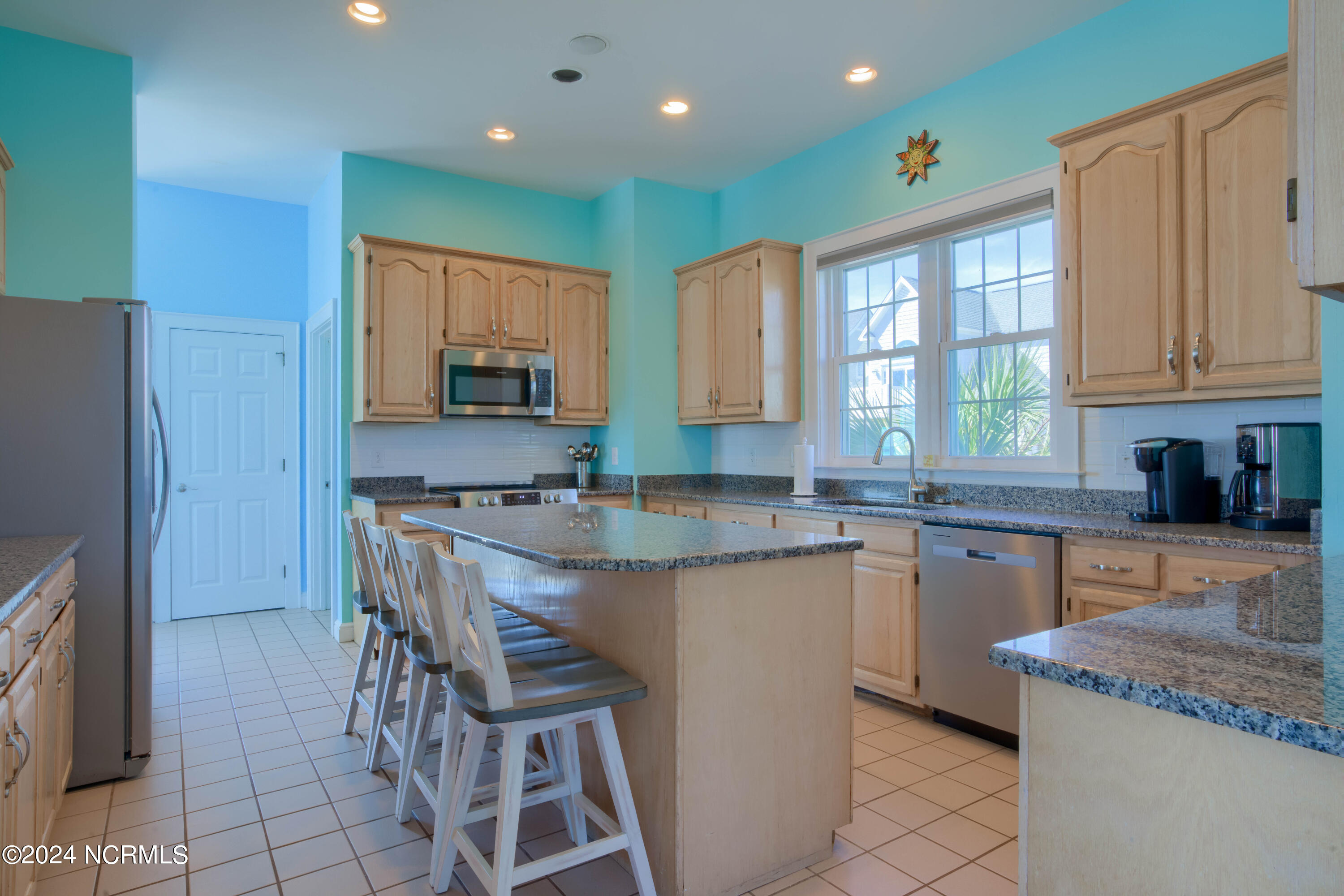 4192-4194 Island Drive