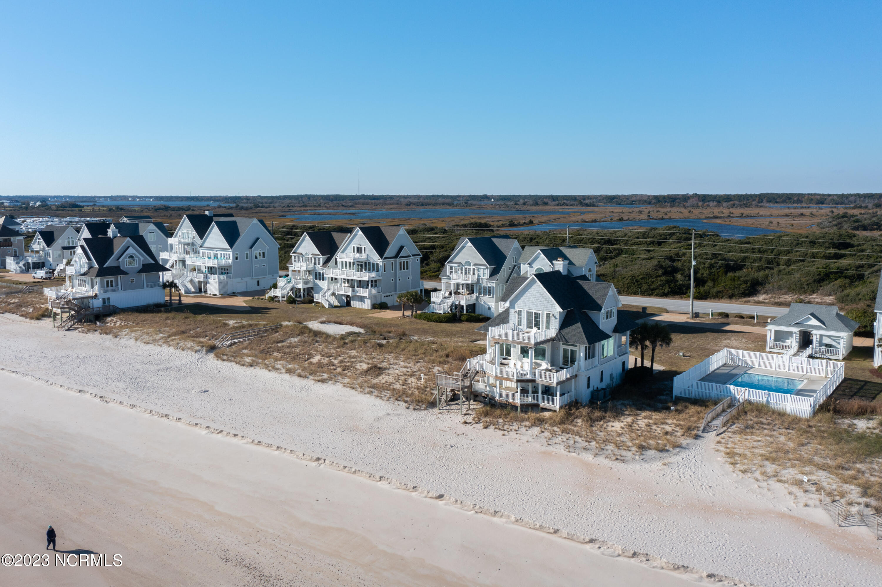 4192-4194 Island Drive