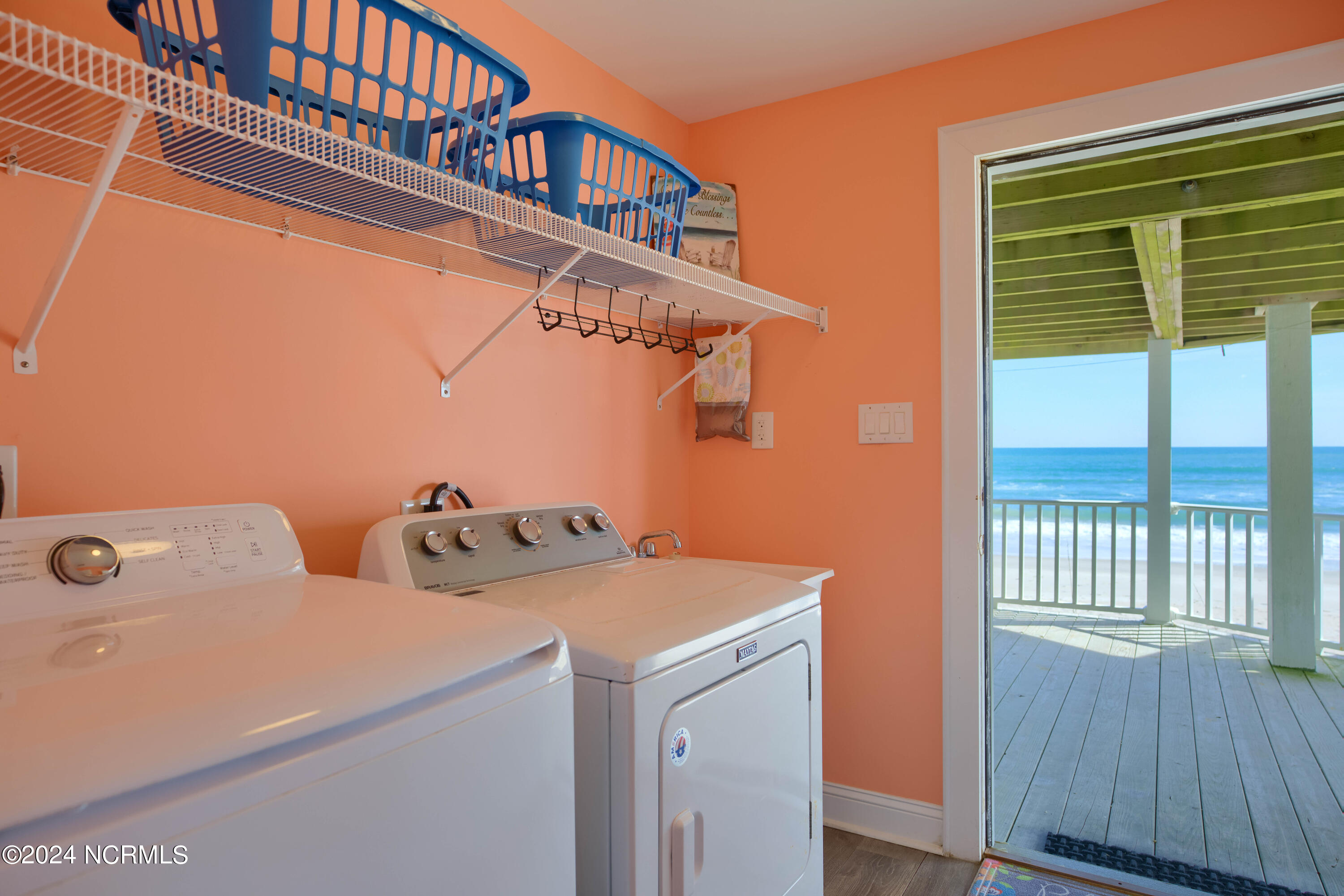 4192-4194 Island Drive