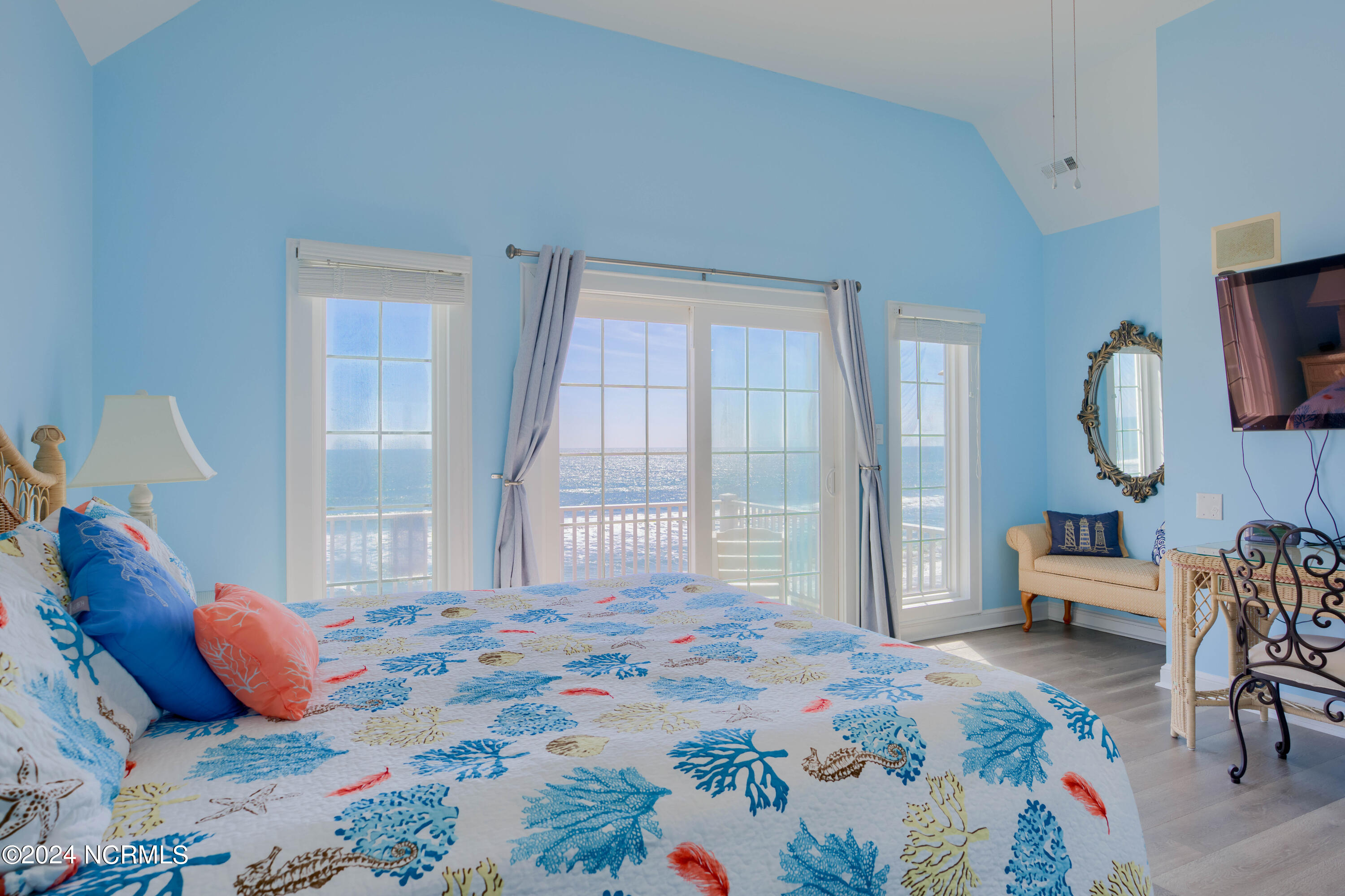 4192-4194 Island Drive