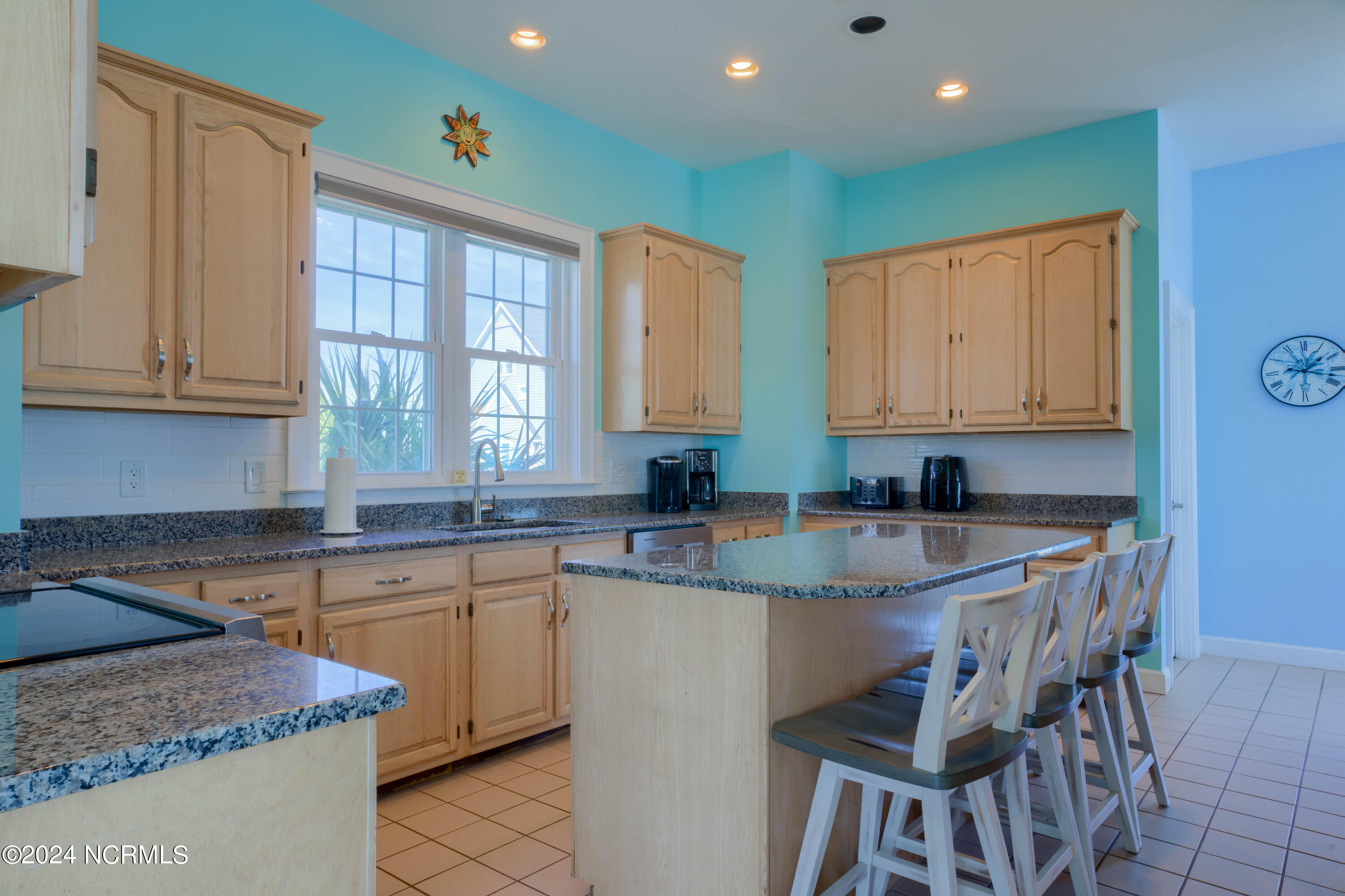 4192-4194 Island Drive