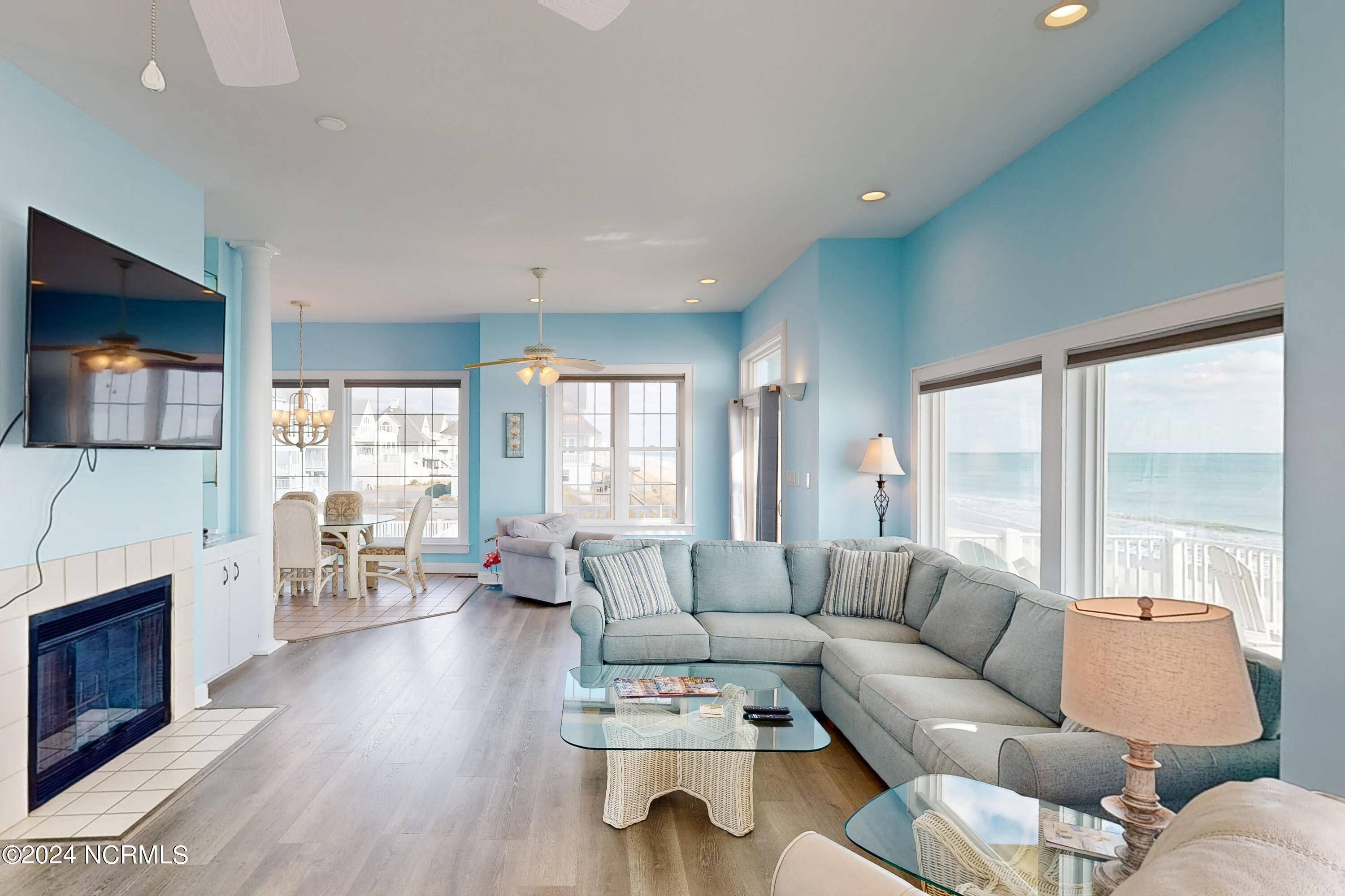 4192-4194 Island Drive