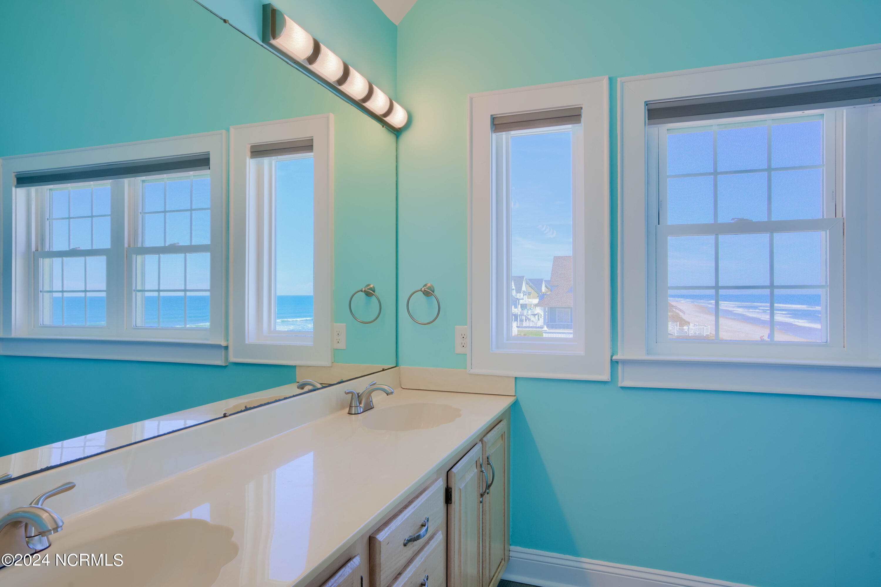 4192-4194 Island Drive