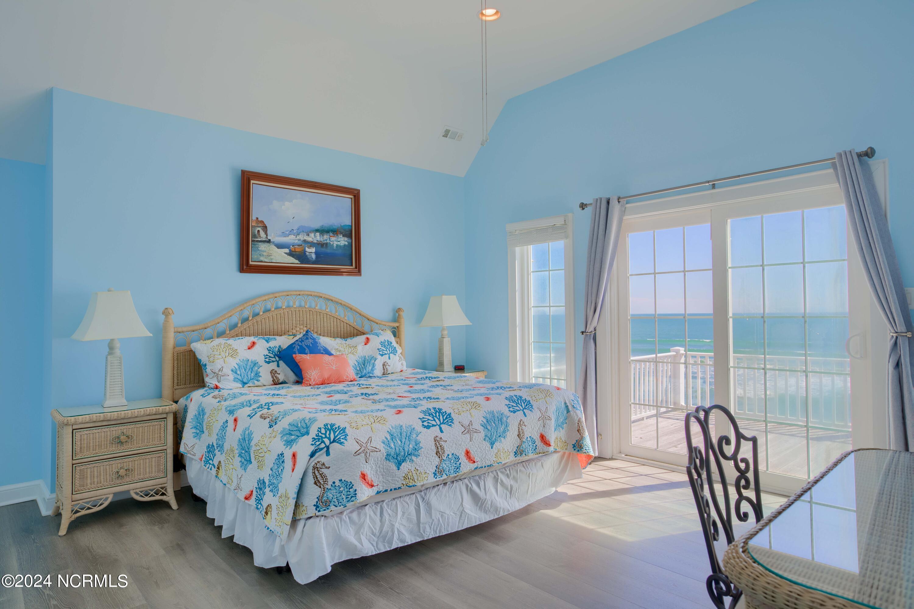 4192-4194 Island Drive