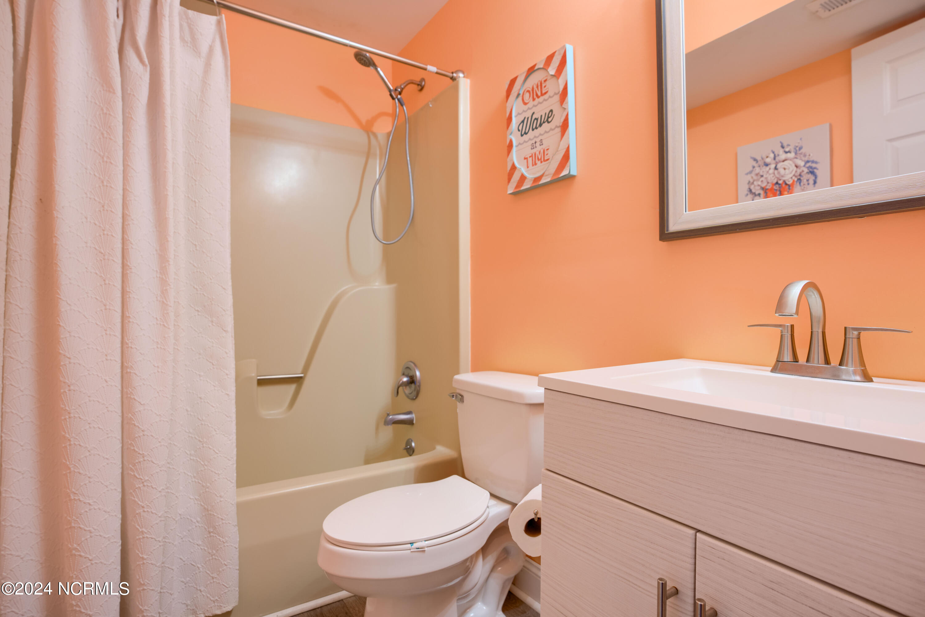 4192-4194 Island Drive