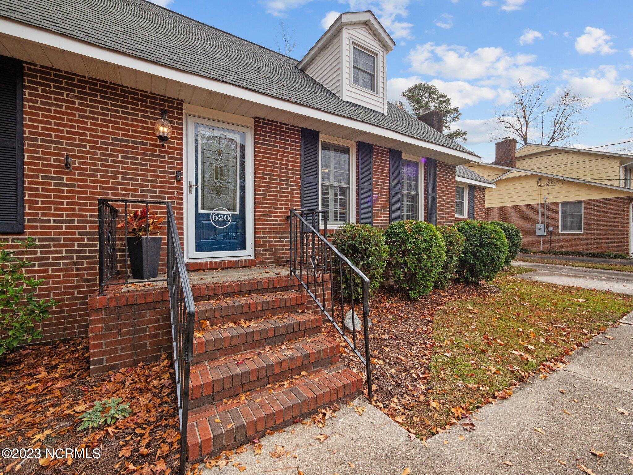 620 Shadowwood Drive