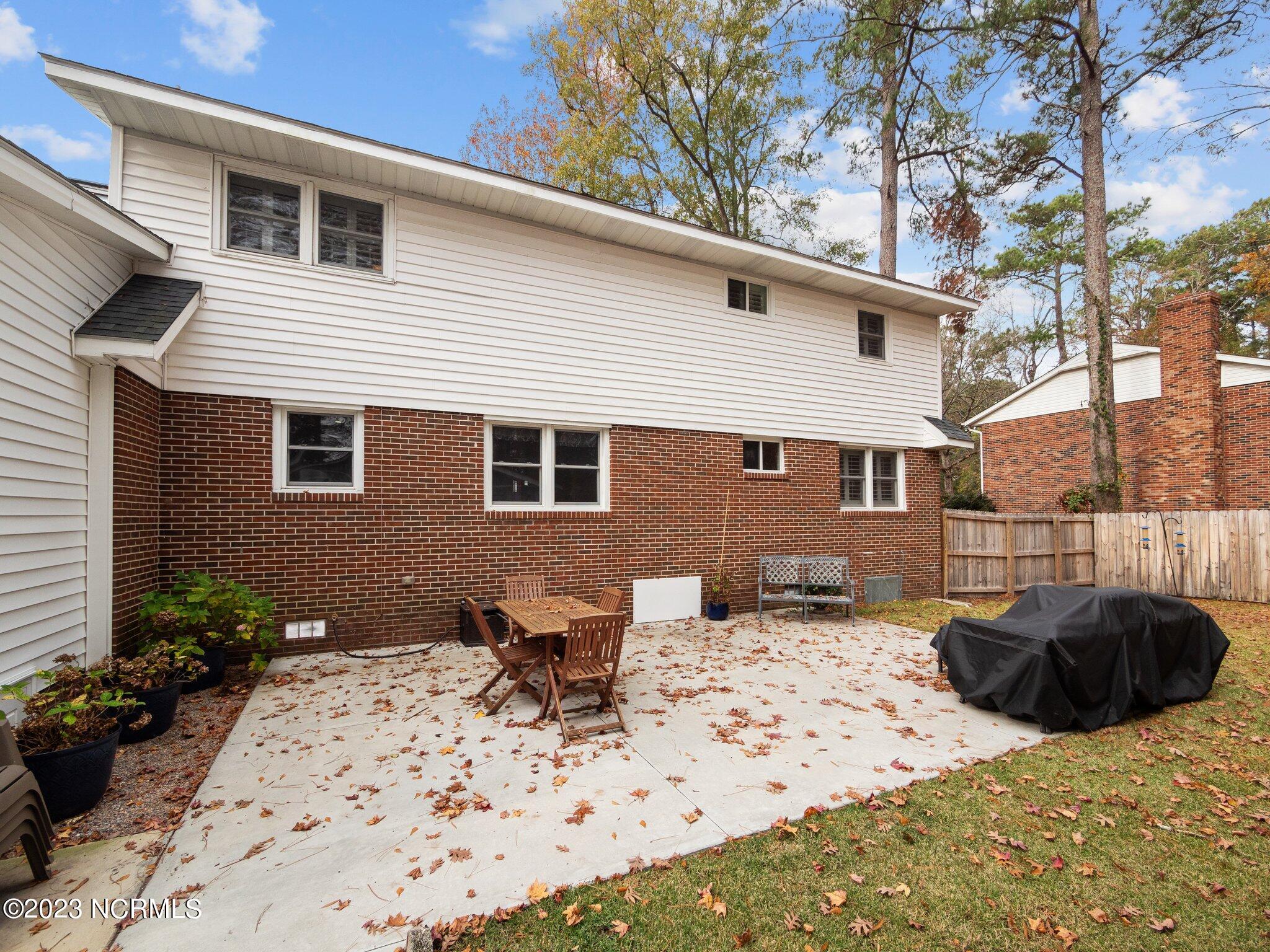 620 Shadowwood Drive
