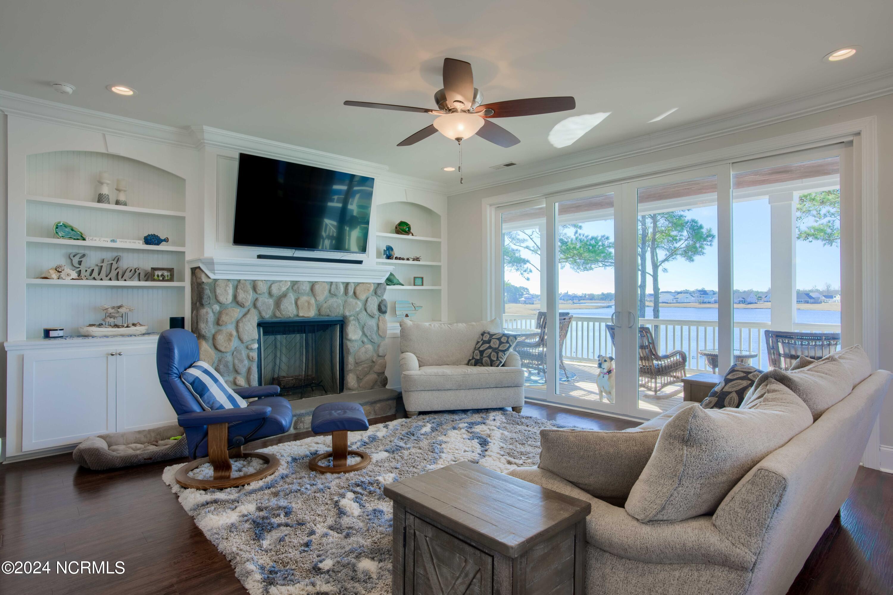 409 Pearl Button Way