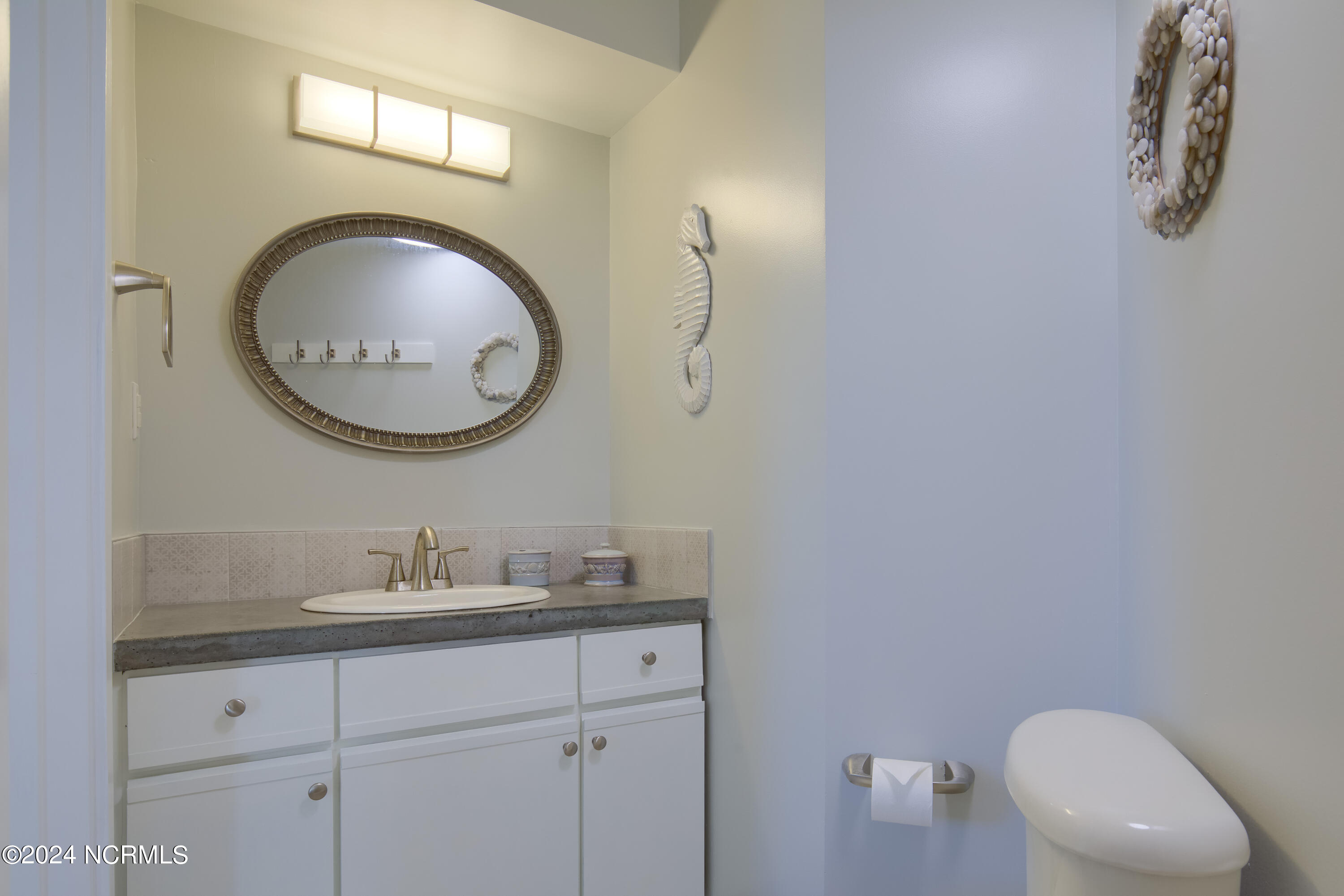 2000 New River Inlet Road, 3201