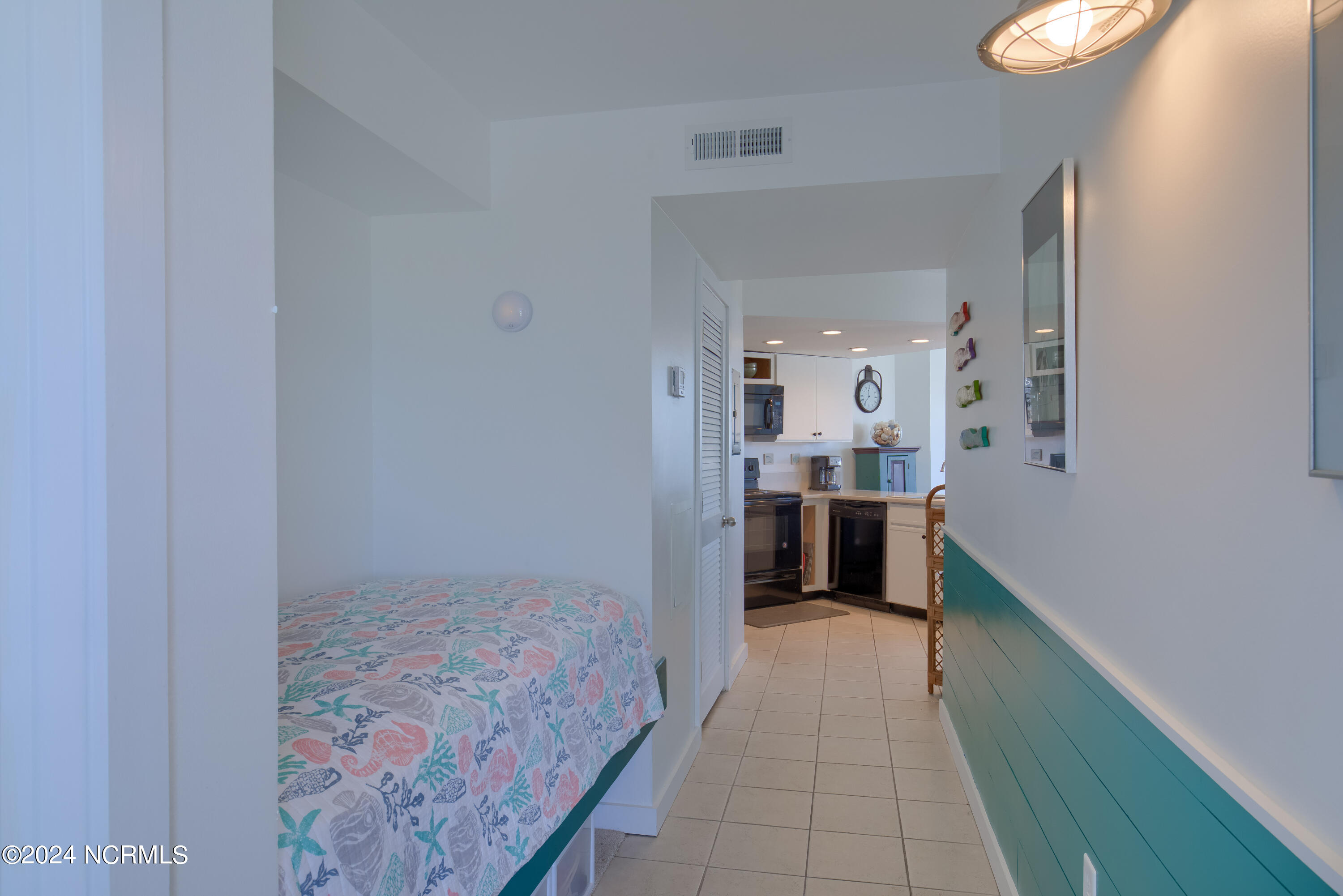 2000 New River Inlet Road, 3201