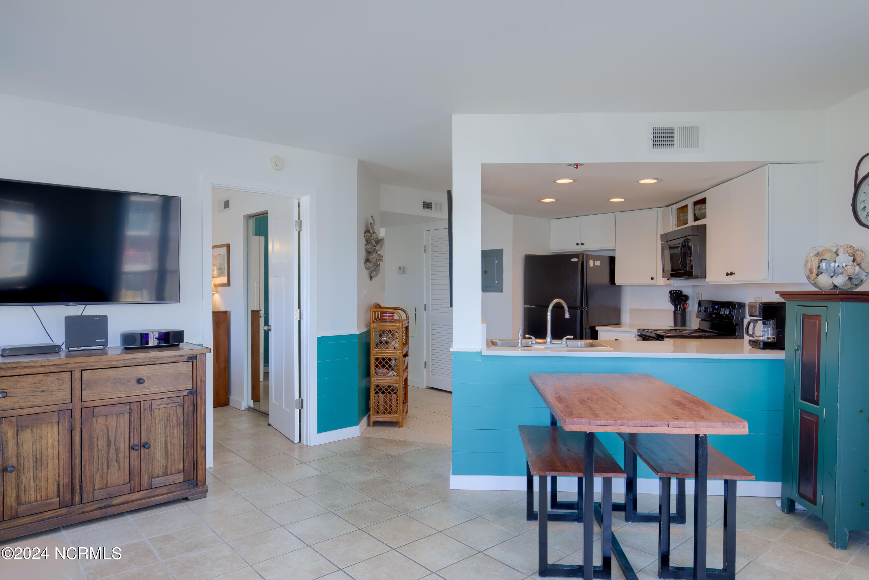 2000 New River Inlet Road, 3201