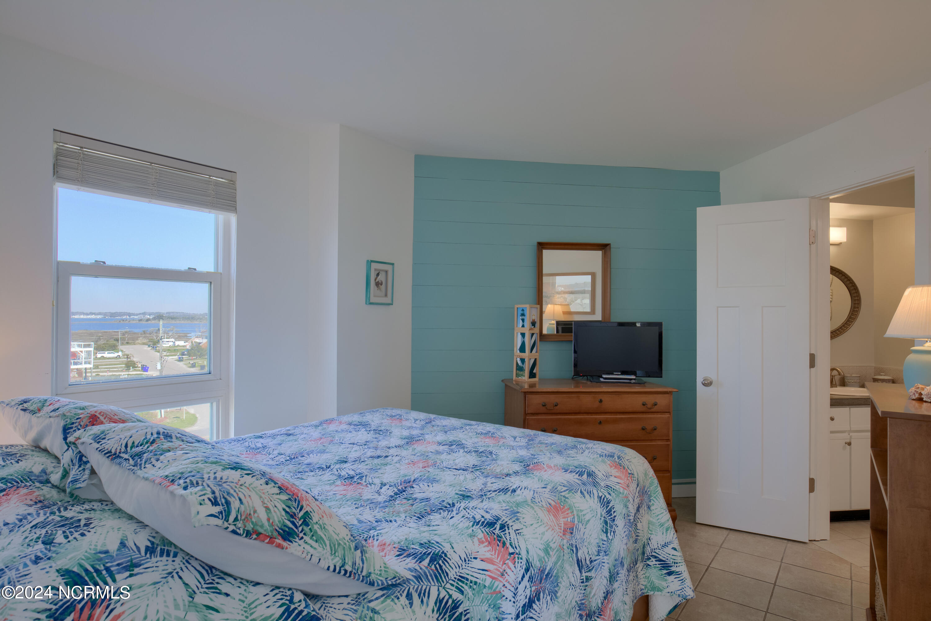 2000 New River Inlet Road, 3201