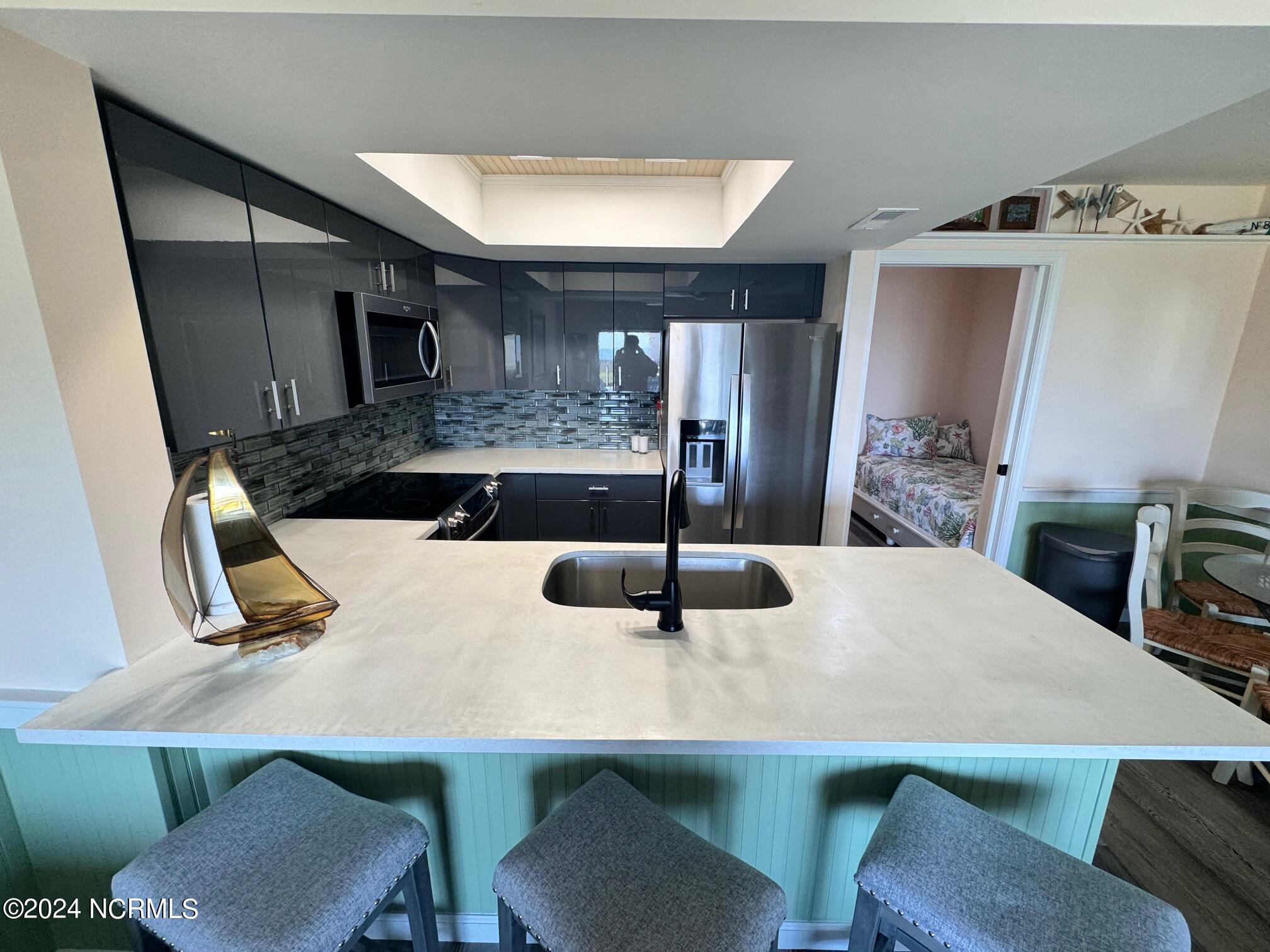 918 N New River Drive