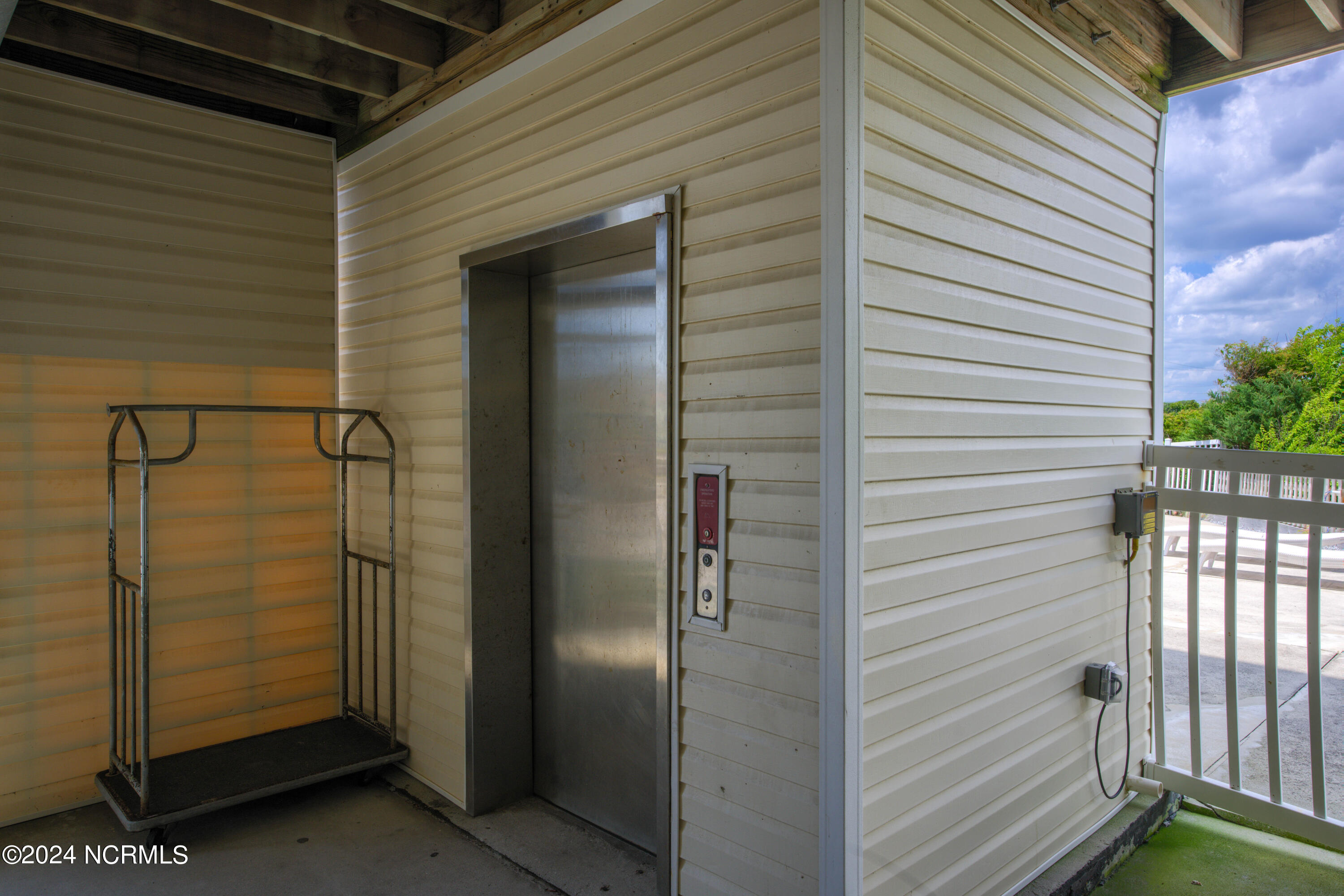 1501 N New River Drive, 203