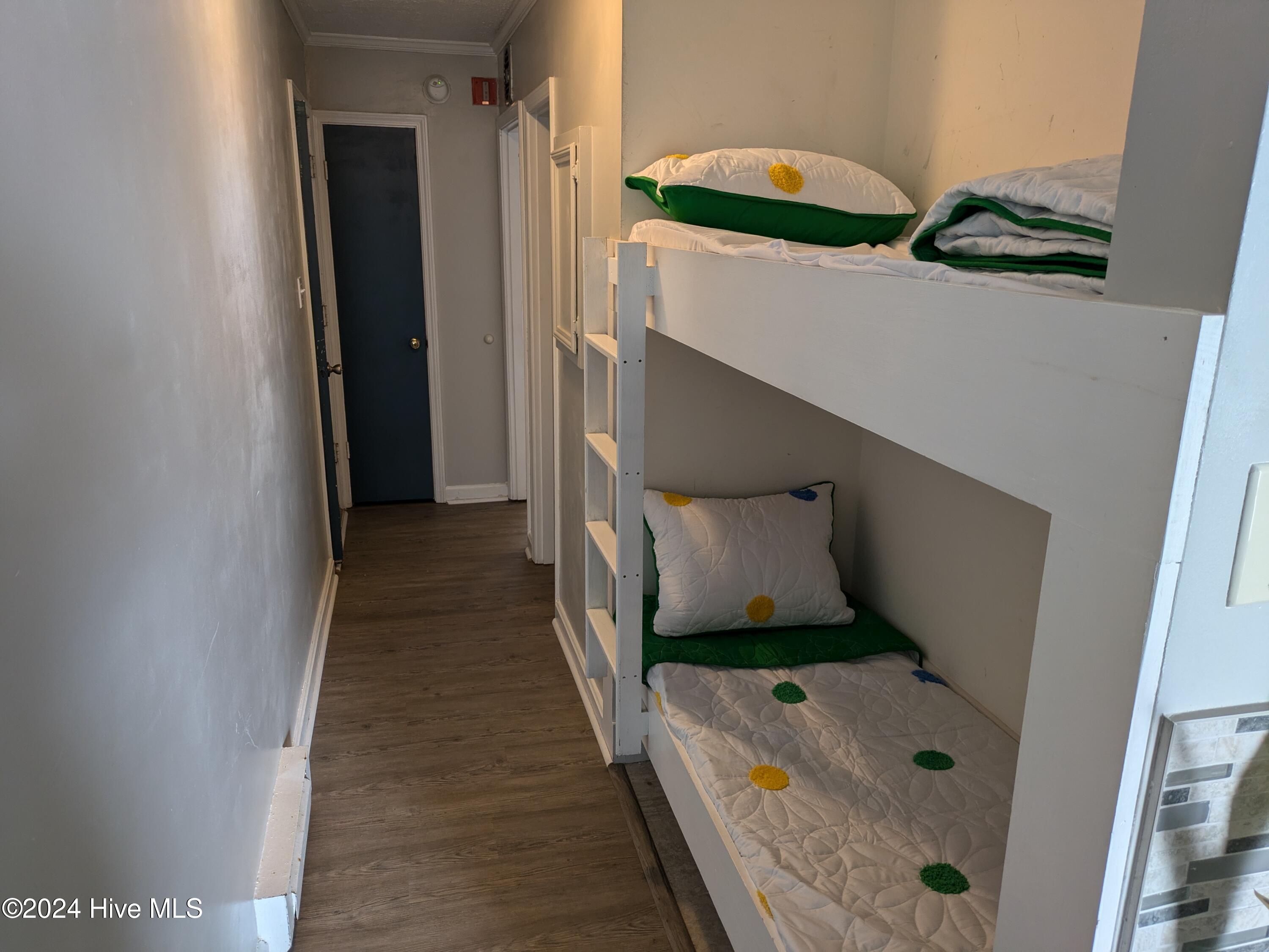 2174 New River Inlet Road, 385