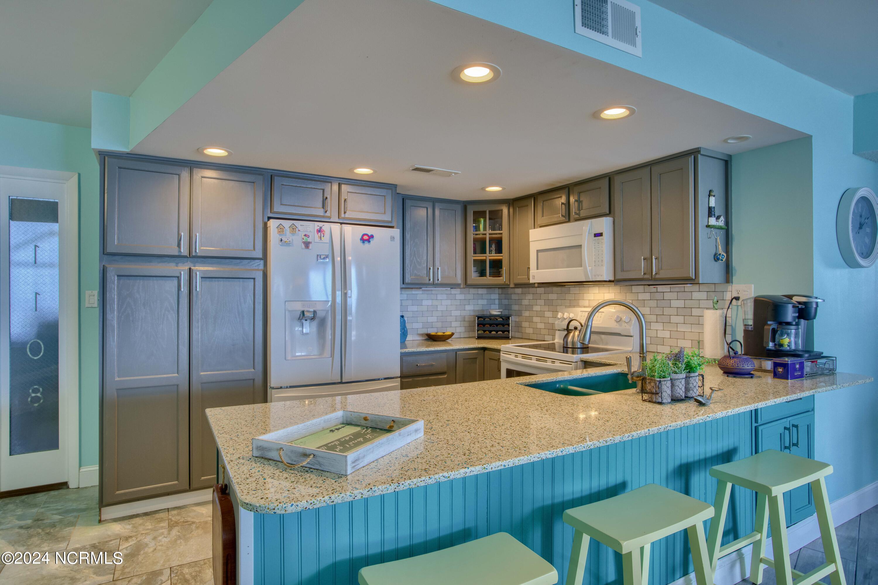 2000 New River Inlet Road, Unit 1108