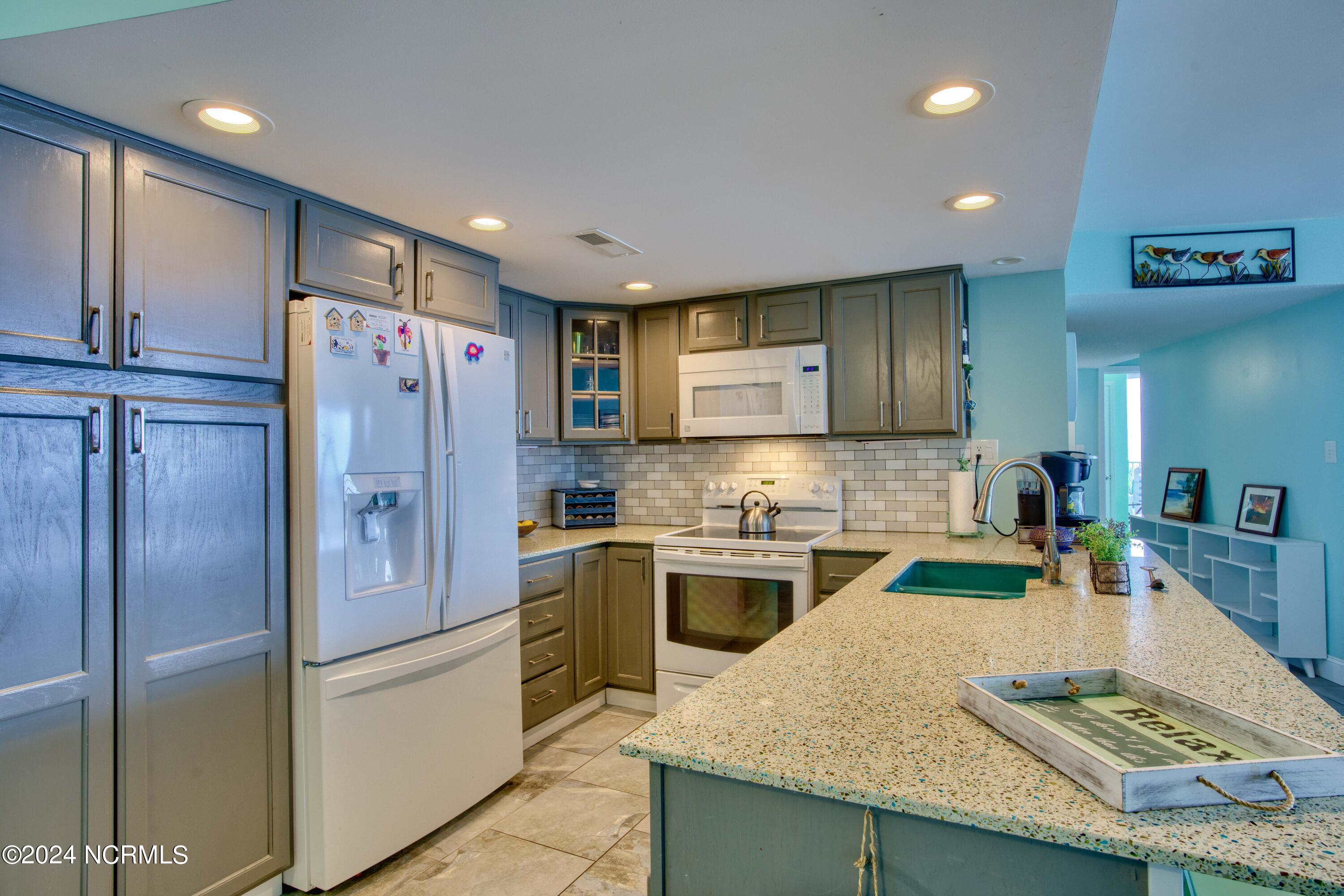 2000 New River Inlet Road, Unit 1108