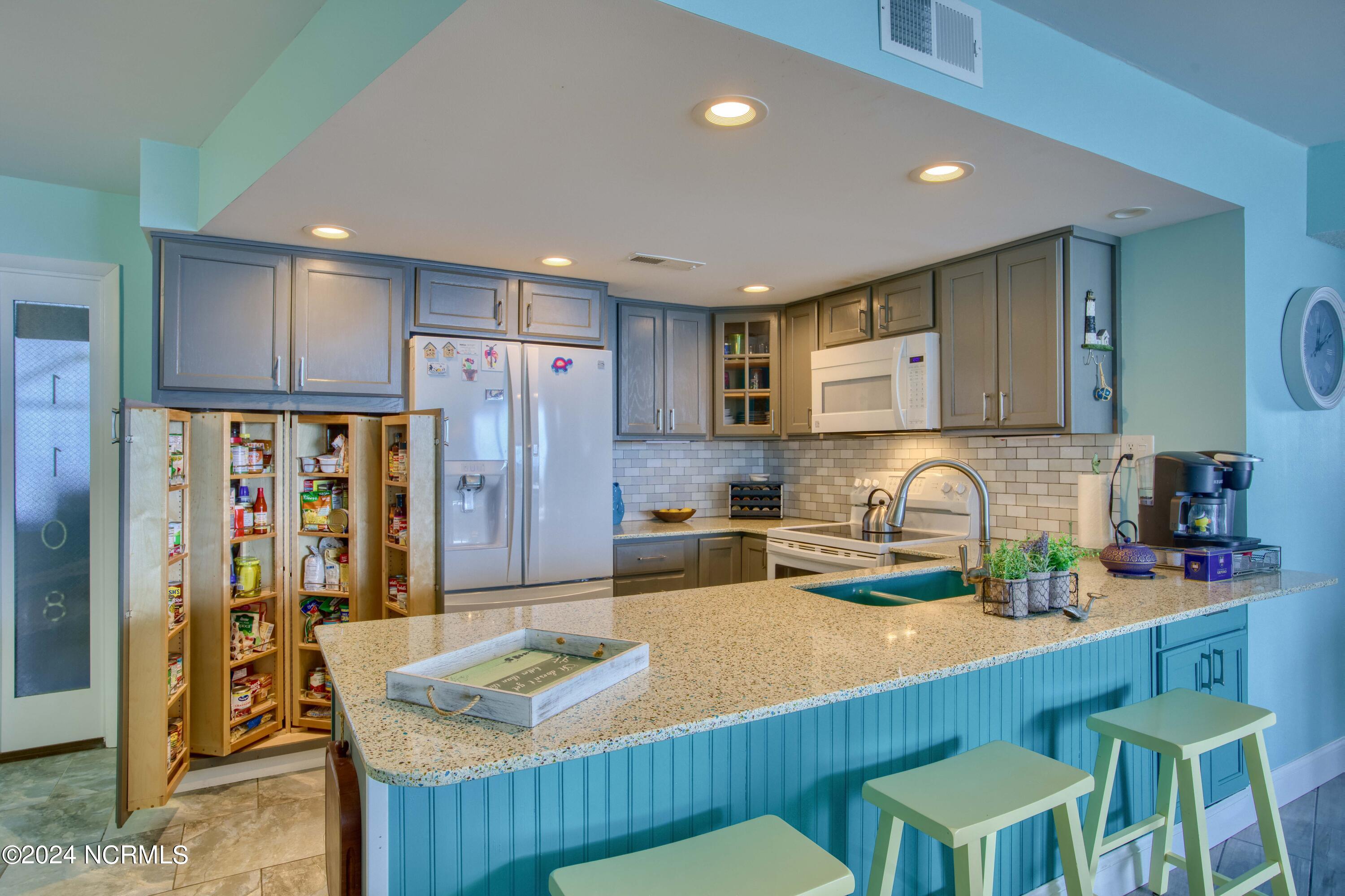 2000 New River Inlet Road, Unit 1108